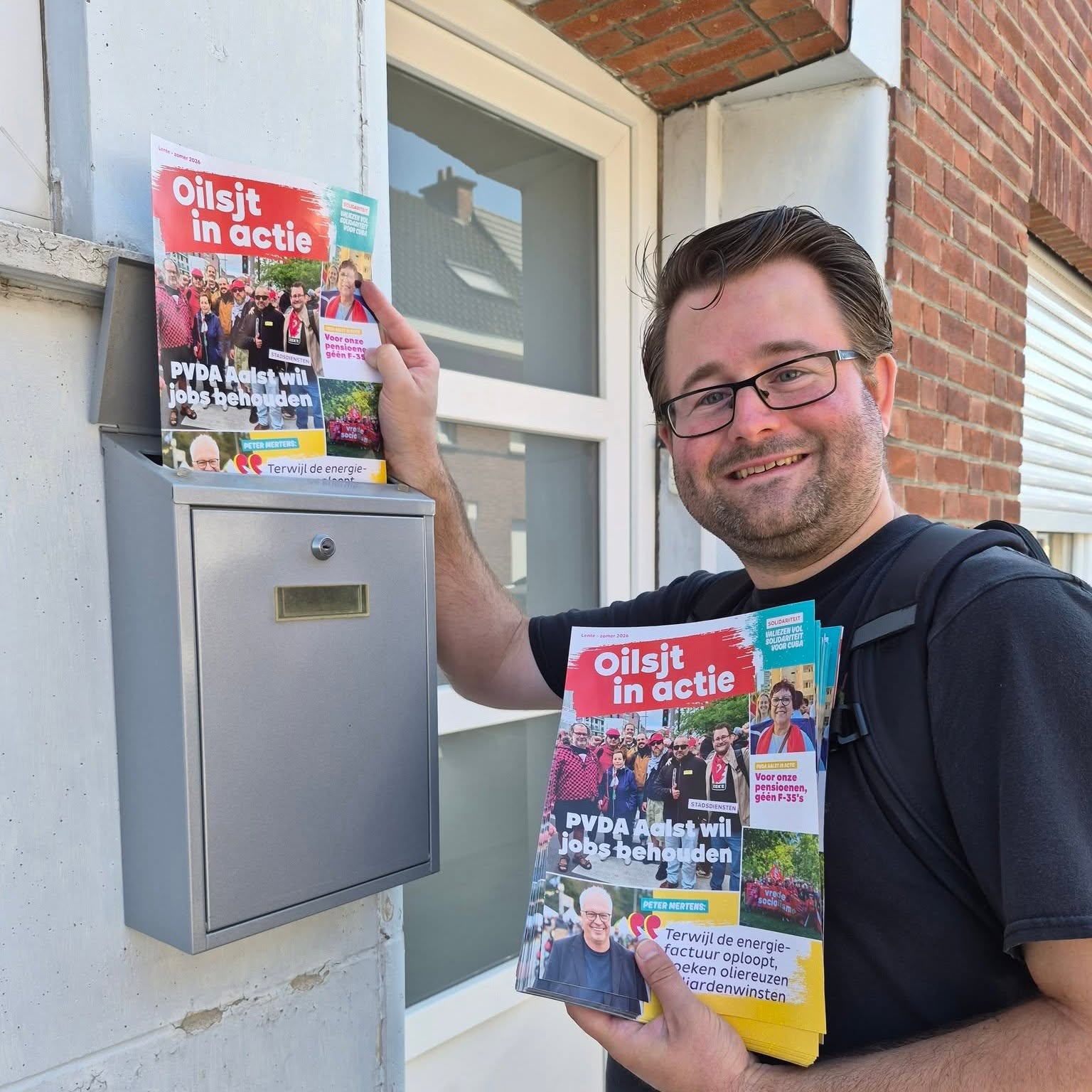 PVDA Aalst trekt met stadskrant van deur tot deur: ‘Wij blijven strijden voor jobs, openbaar vervoer en koopkracht’