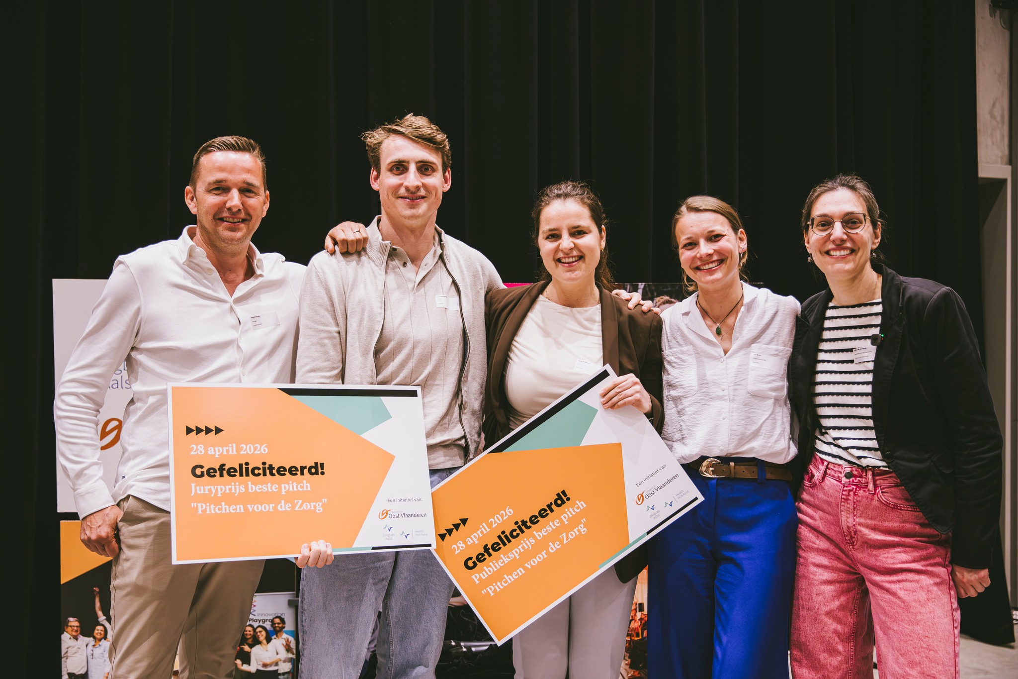 🏥 Aalst was dinsdagavond opnieuw het decor voor heel wat zorginnovatie tijdens de vierde editie van Pitchen voor de Zorg. Twaalf vernieuwende projecten passeerden de revue, met als doel de zorgsector slimmer, efficiënter en menselijker te maken.