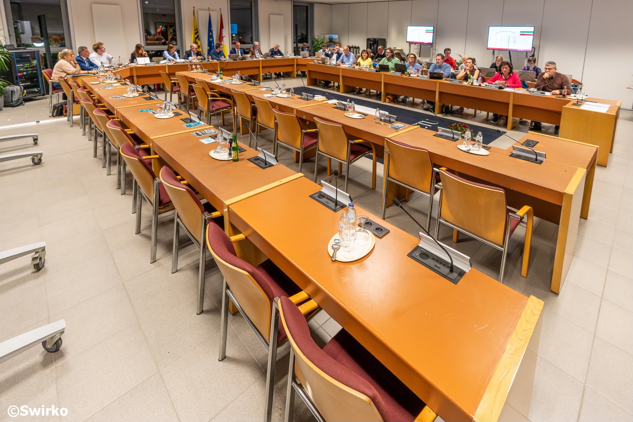 🌆 Oppositie verlaat Aalsterse gemeenteraad na aankondiging besparingen