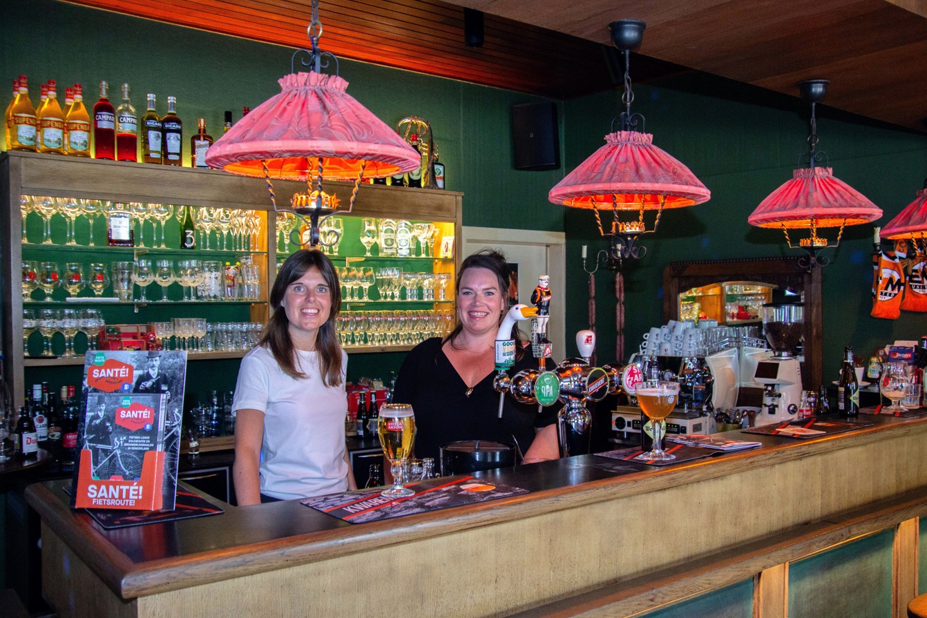 🍺 Reizende expo ‘Santé’ zet bier- en cafécultuur van Denderland in de kijker 🍻