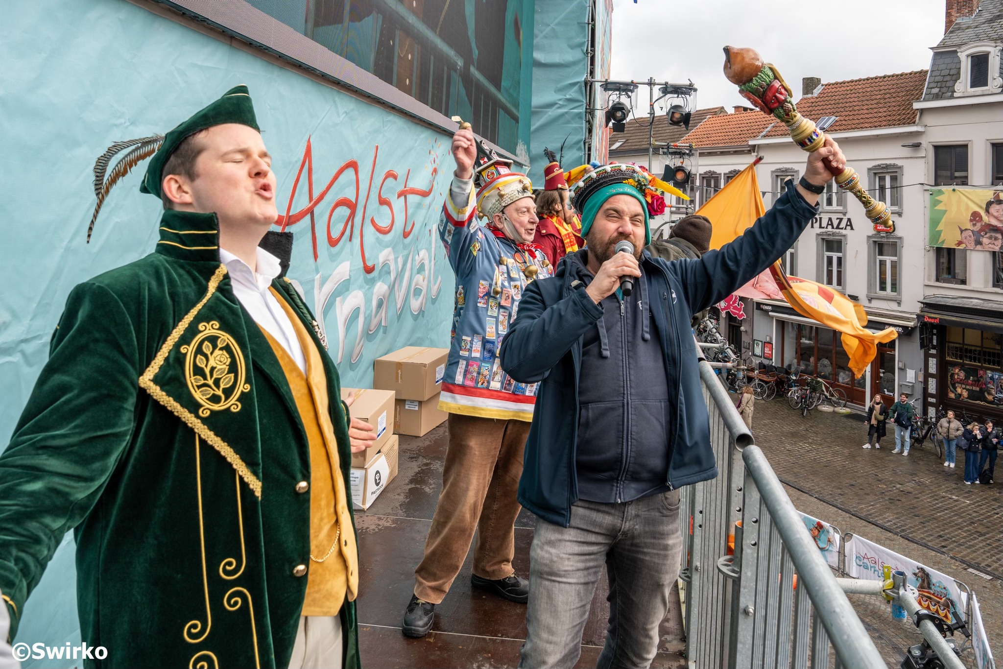 ✨ Nieuw dit jaar! De allereerste mini-ajuinworp op de Grote Markt van Aalst tijdens de Dag van het Kind! 🎉