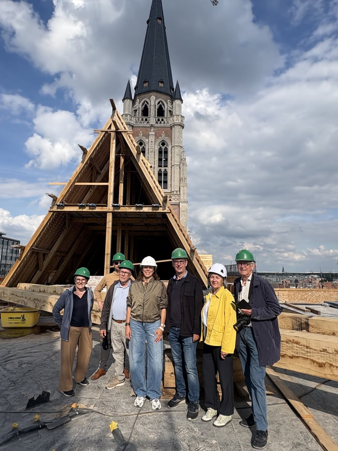 Nieuw dak Sint-Jozefkerk krijgt vorm: “Indrukwekkend zicht vanop de stellingen”