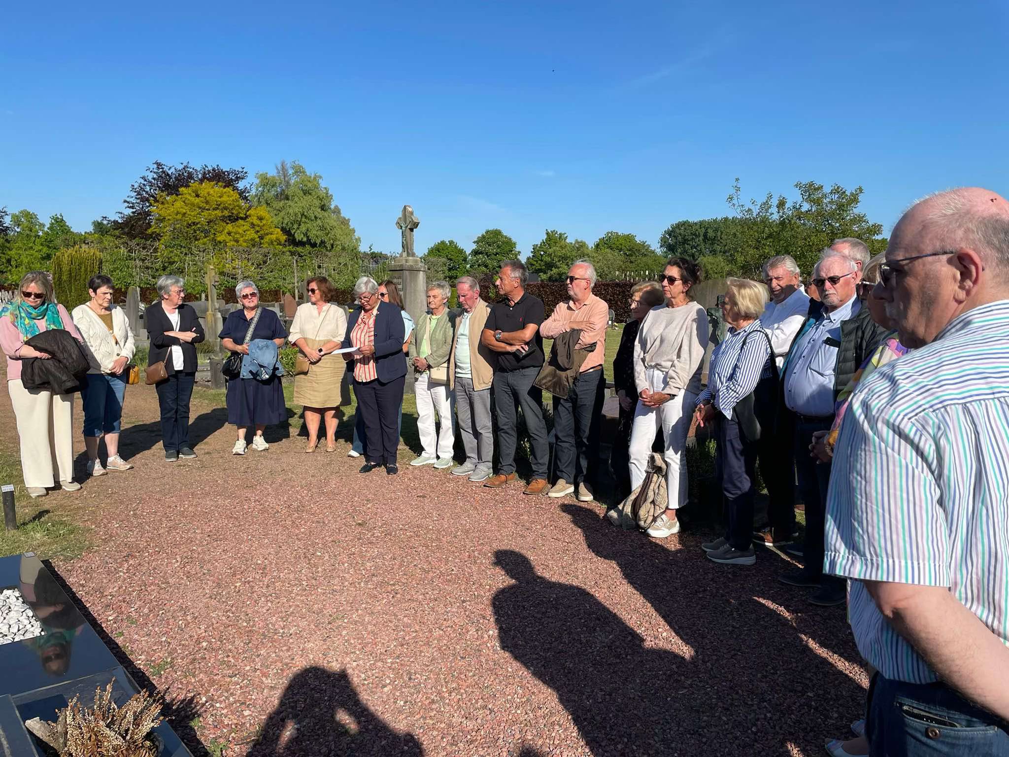 Op 9 mei, de vooravond van Ilse haar verjaardag, brachten partijleden een ingetogen bloemenhulde aan haar graf op de begraafplaats in Moorsel.