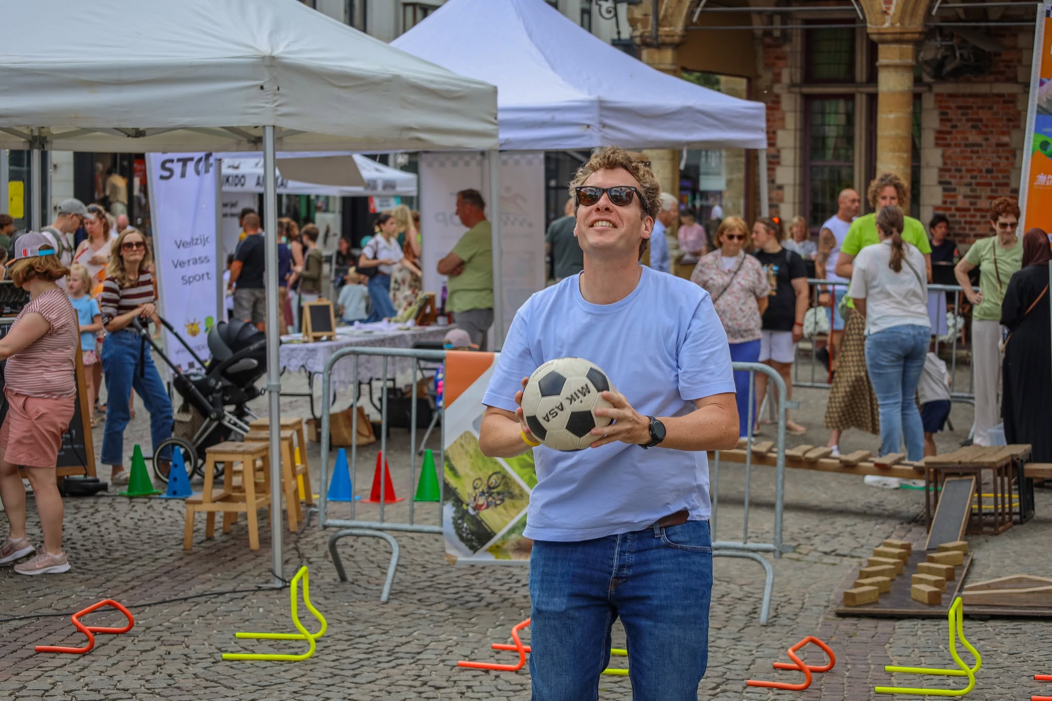 🏆 Recordeditie van Sportmarkt lokt massa volk naar Aalst