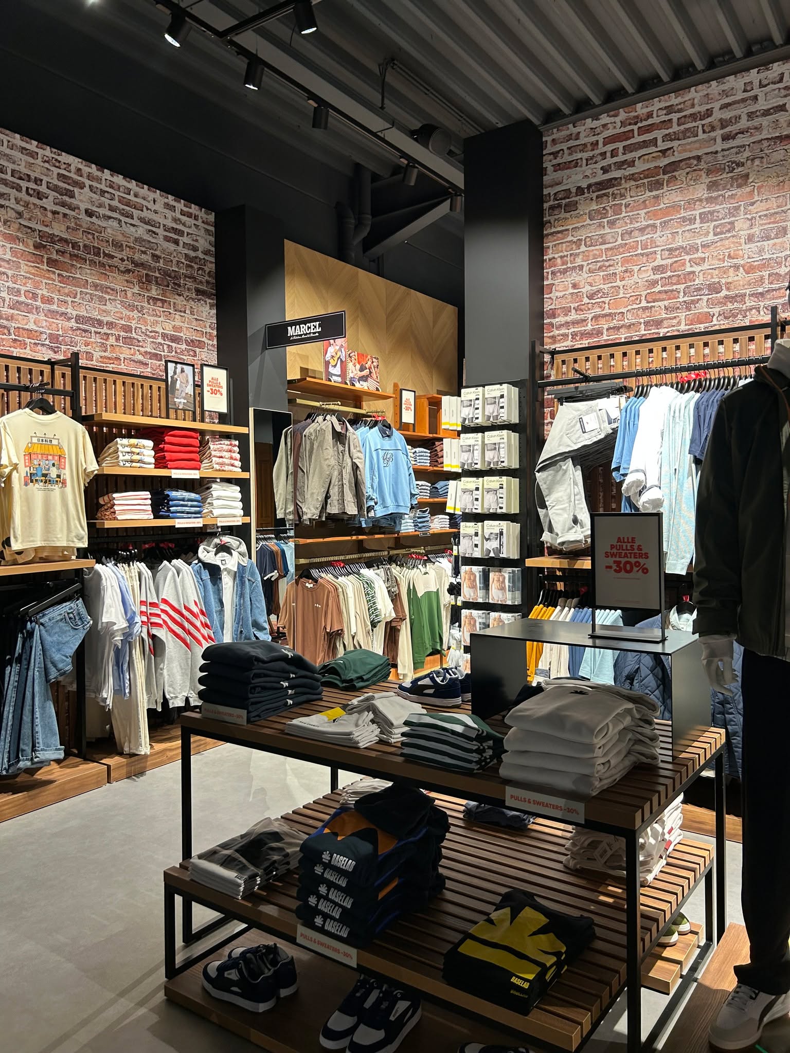 👖🛍️ ZEB verhuist allereerste winkel in Aalst naar nieuwe locatie