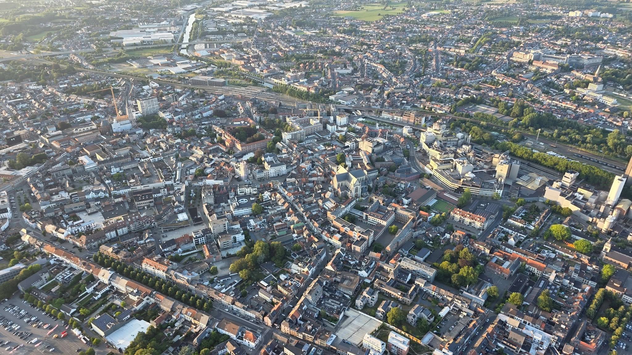🎈 Met de Q-ballon over Aalst! 🌇