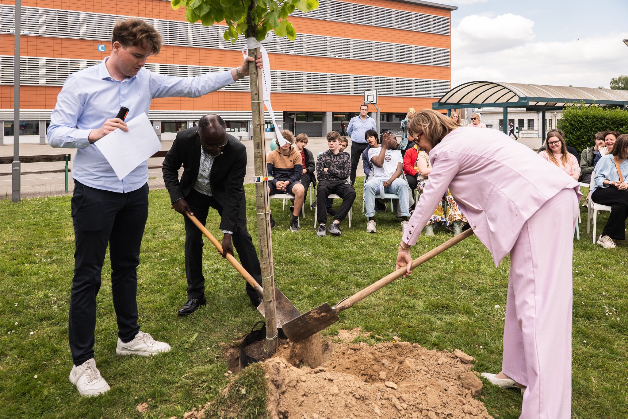 🌳 8 mei – 80 jaar bevrijding: een pleidooi voor vrede, vrijheid en democratie 🇧🇪🕊️