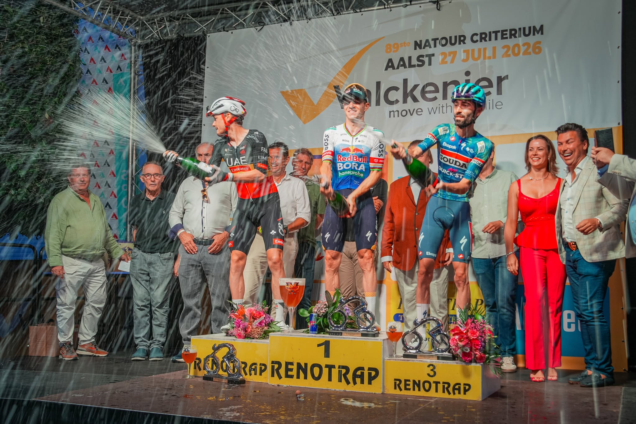 Remco Evenepoel wint NaTourCriterium voor 70.000 wielerfans, Lucien Van Impe krijgt emotioneel eerbetoon