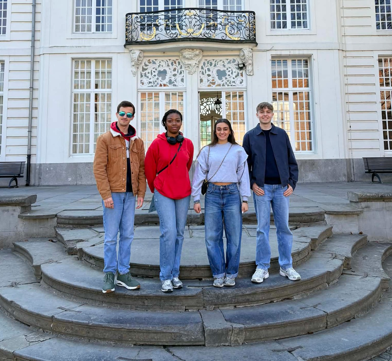 🔥 Jongsocialisten Aalst maken comeback met felle actie tegen stadsbeleid