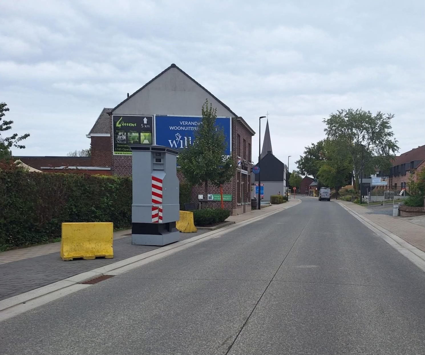 👀 Deze week te spotten in📍Baardegem-dorp: de superflitspaal Sammeke.