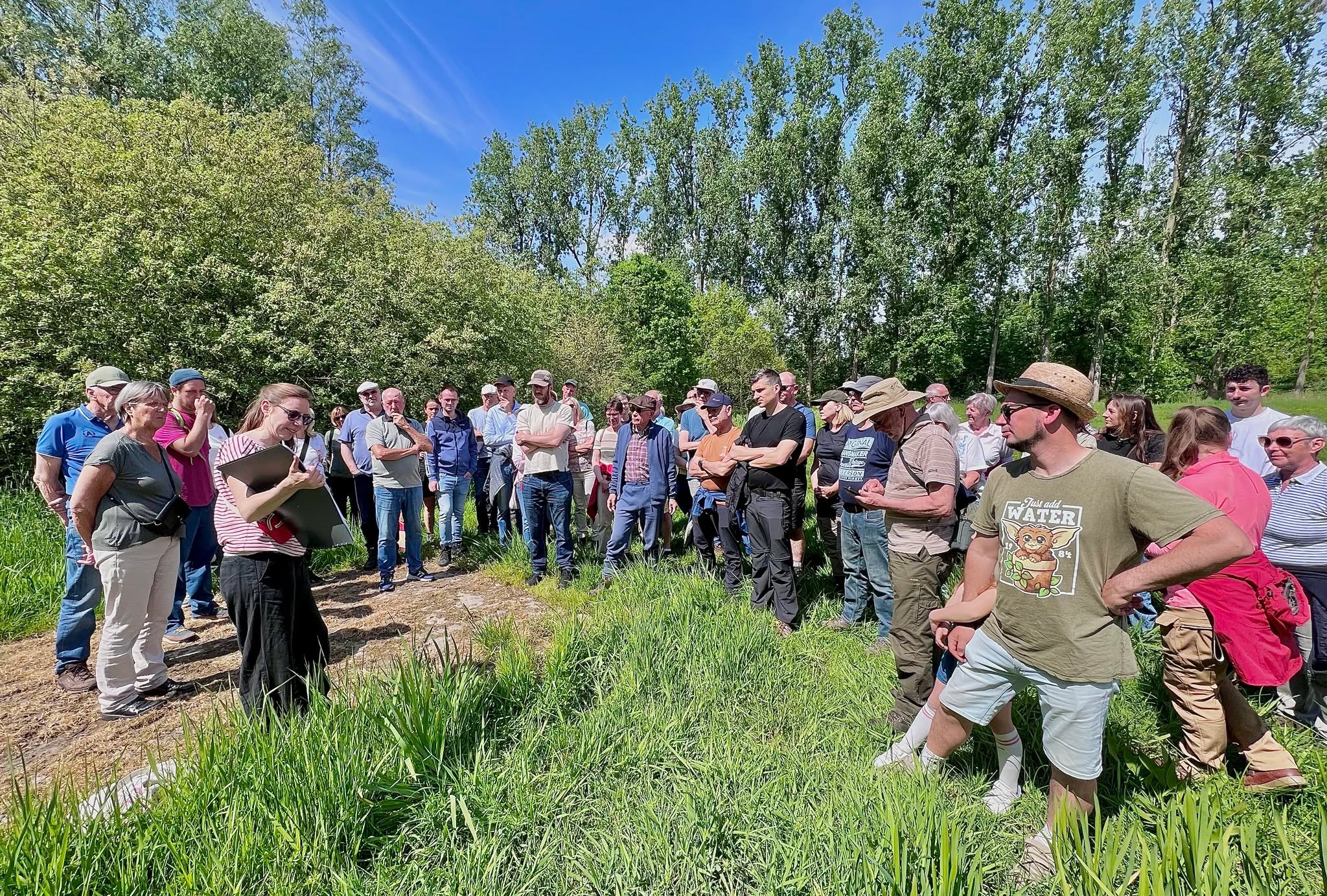 🌿🚶‍♂️ Waterwandeling in Gijzegem zet Beneden-Dender in de kijker