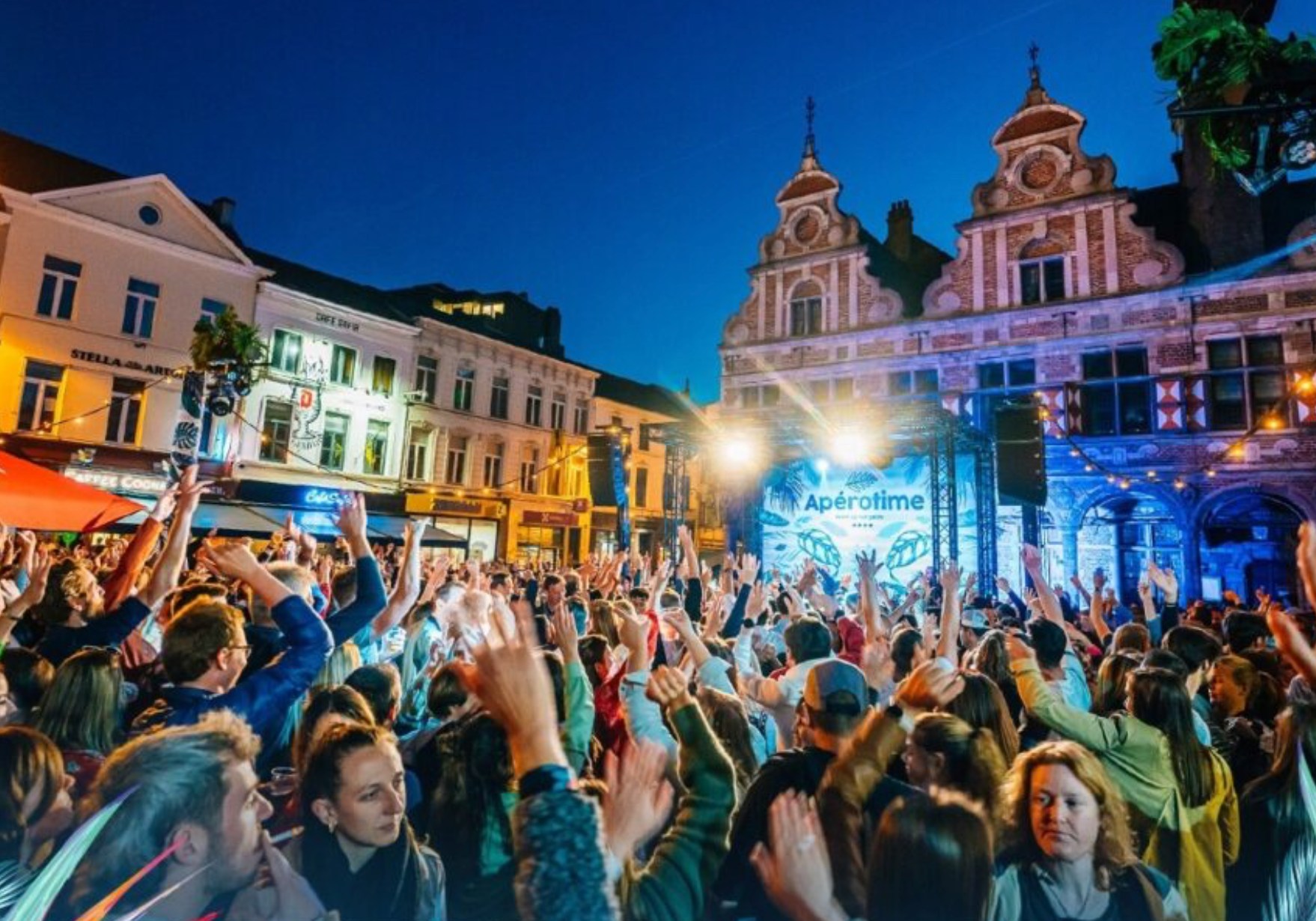 🎶 Grote Markt Aalst wordt vrijdag opnieuw één groot afterworkfeest 🍹