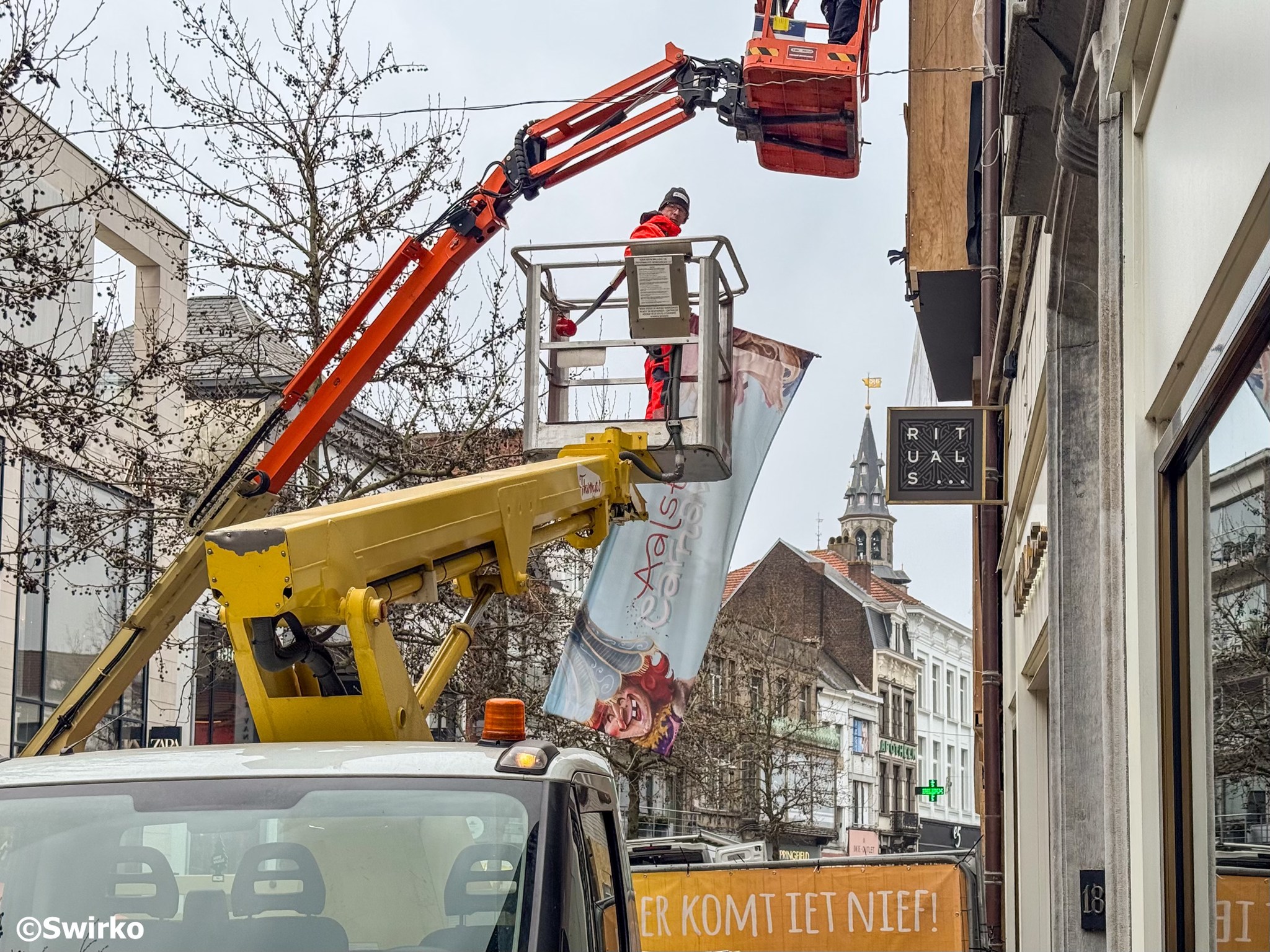 🎡🎭 Carnavaldecors & Winterfoor verdwijnen... tot volgend jaar! 🎭🎡