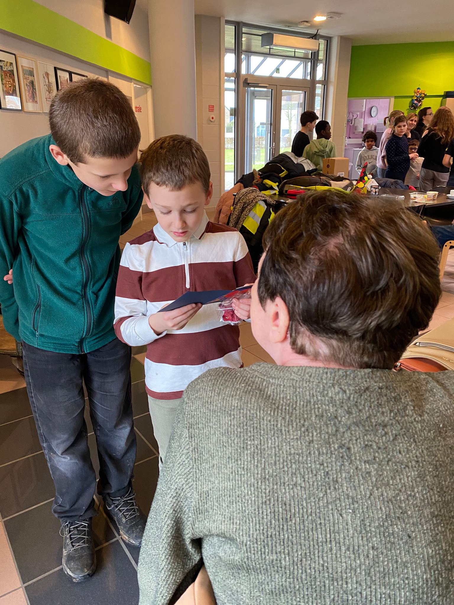 💖 Leerlingen LSBO Boei brengen Valentijnswarmte naar WZC Kareeloven 💖