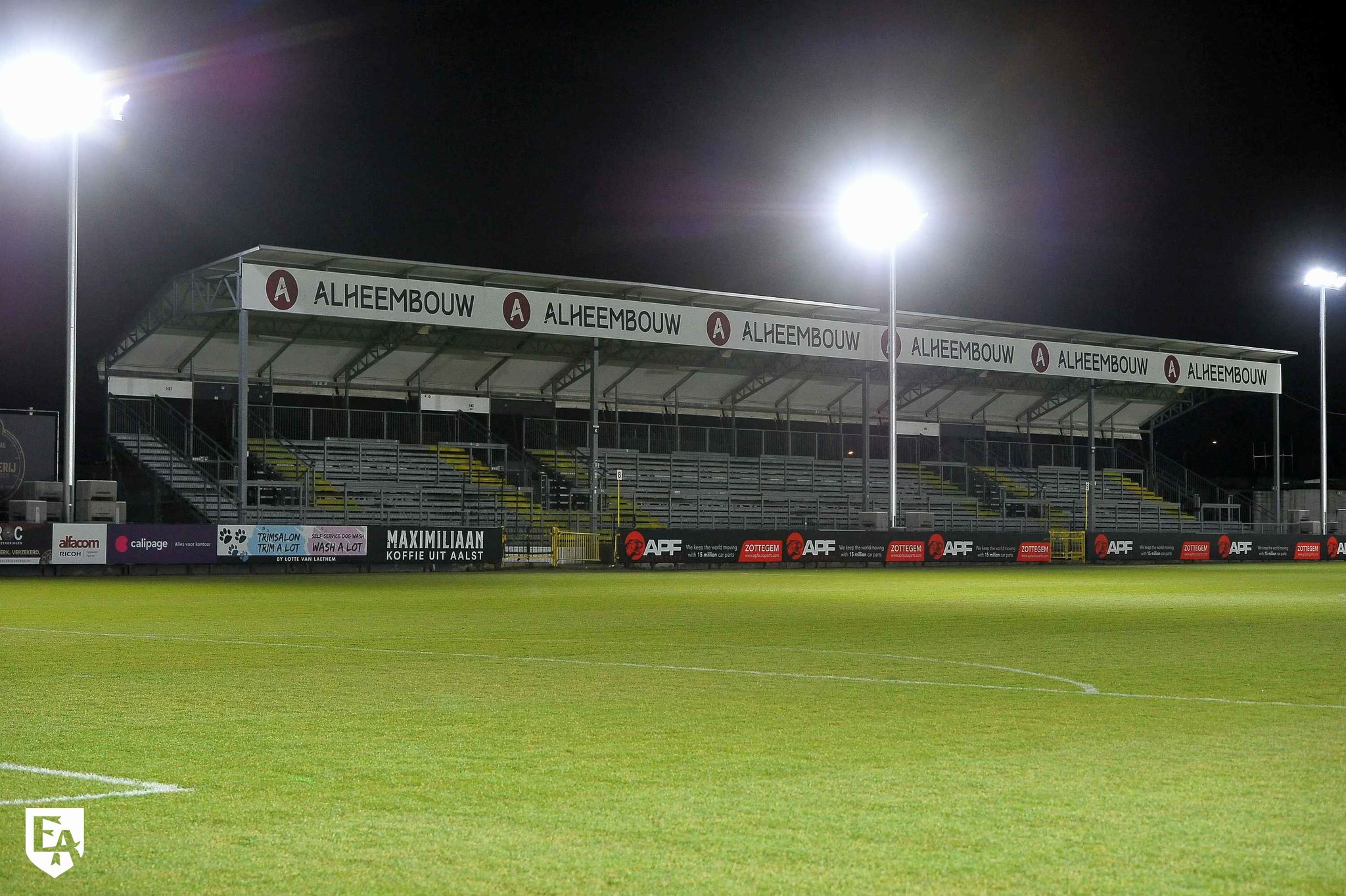 💡 En toen was er licht in het Pierre Cornelisstadion⚽!