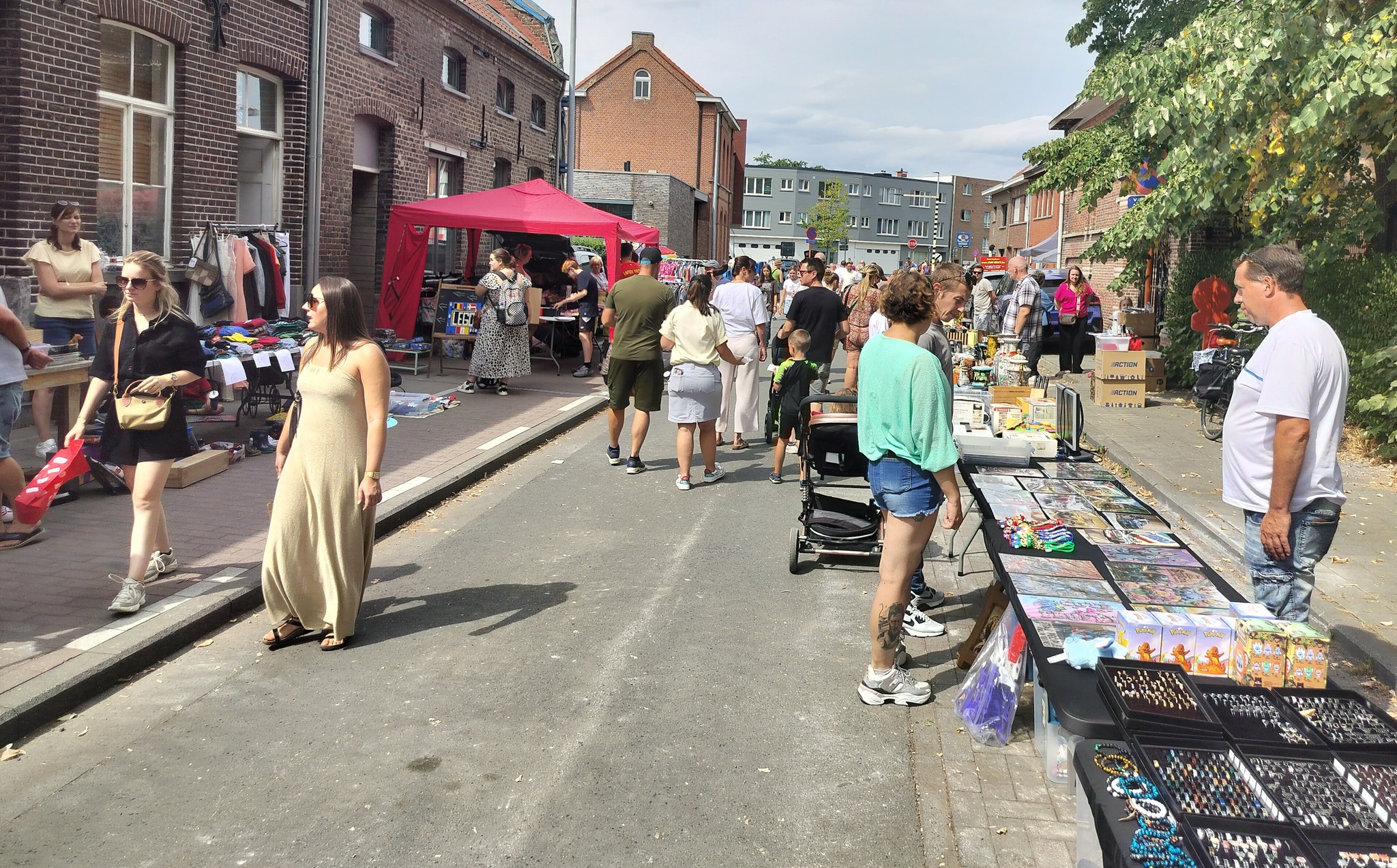 Vijftiende rommelmarkt lokt koopjesjagers naar Hofstade