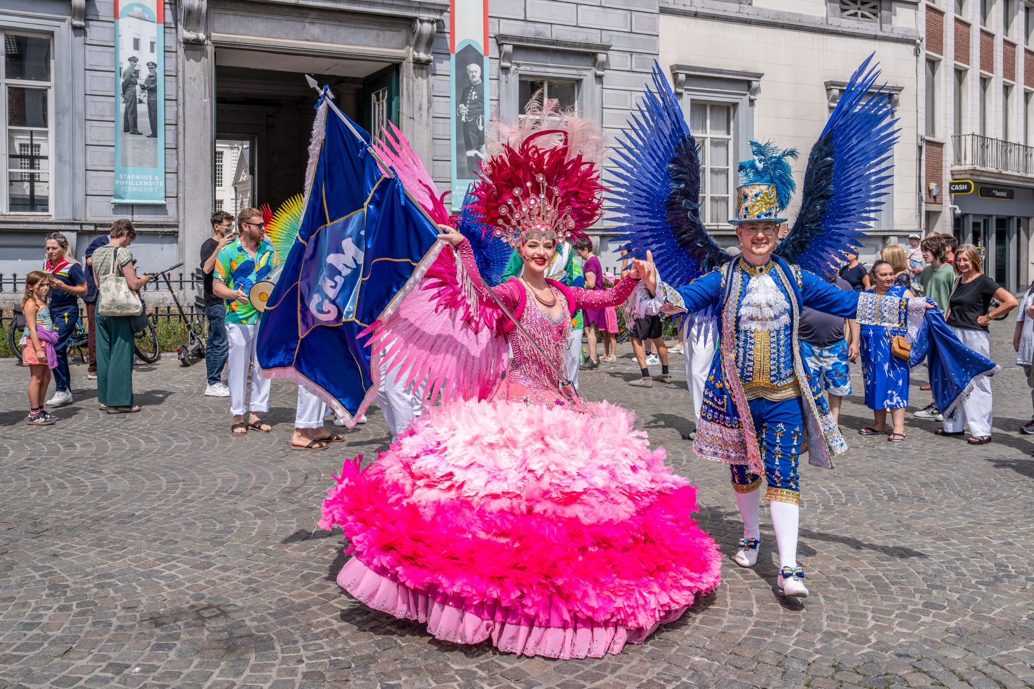 🌍 Internationale folklore brengt de wereld naar Aalst én De Pikkeling