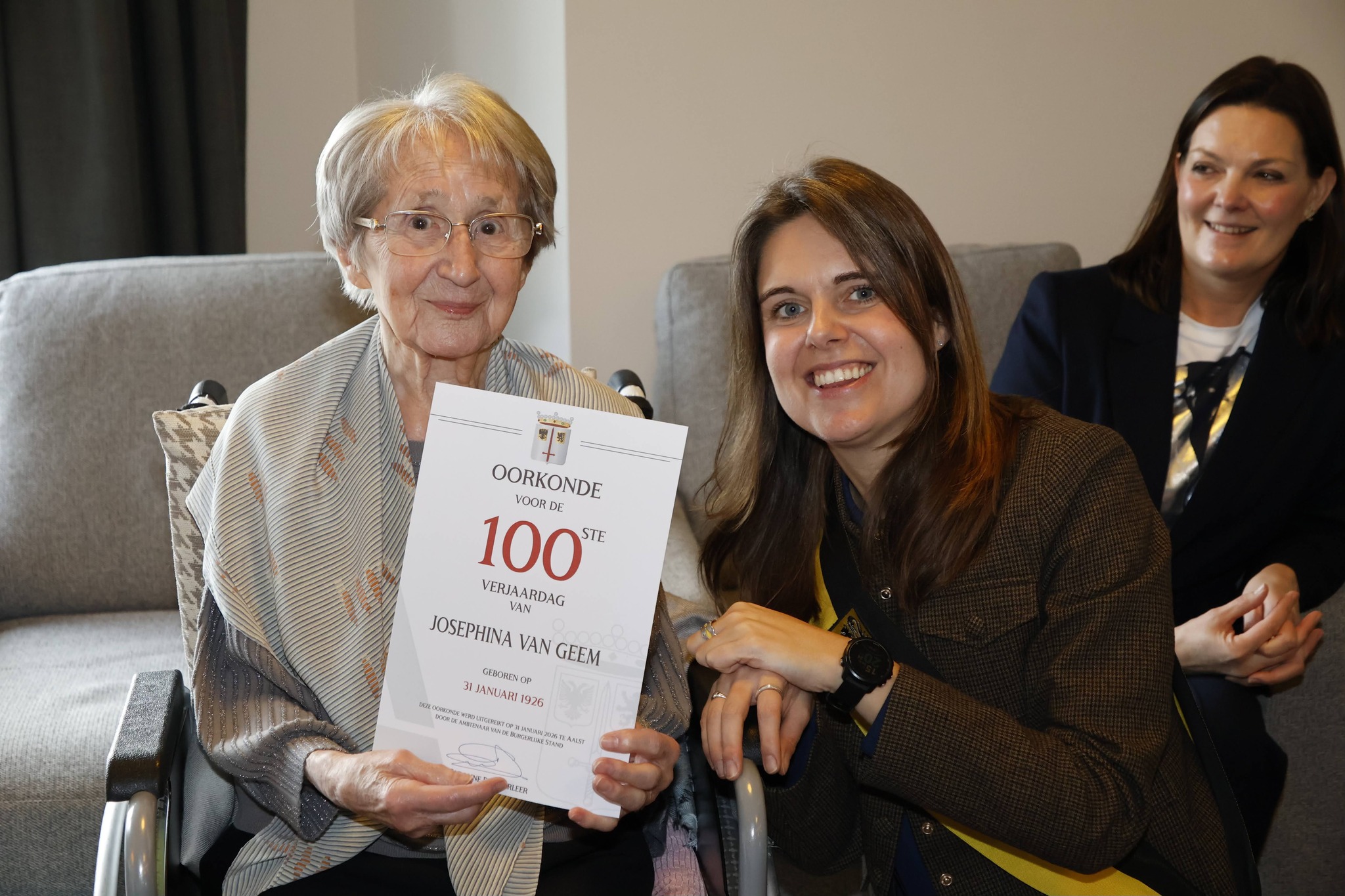 🎉 102 & 100 kaarsjes voor de zusjes Van Geem 🎂