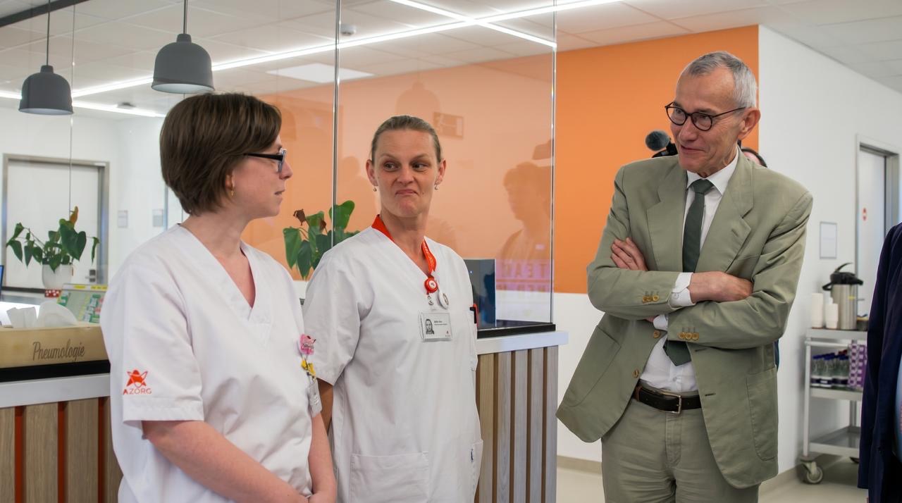 🏥 Minister Frank Vandenbroucke bezoekt Azorg: "Basisverpleegkundigen moeten zorgteams versterken"