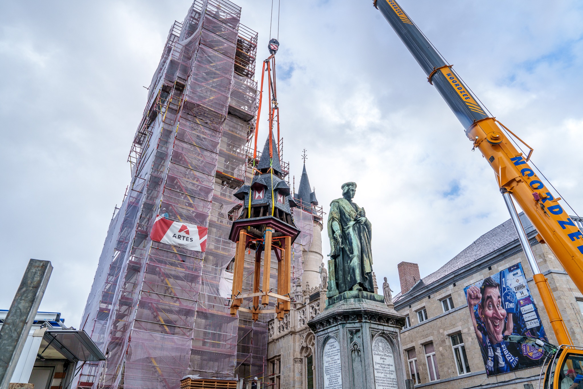 Middelste torentje terug op het Belfort