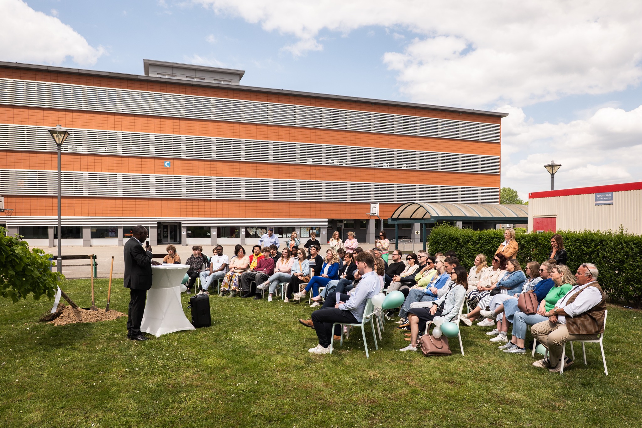 🌳 8 mei – 80 jaar bevrijding: een pleidooi voor vrede, vrijheid en democratie 🇧🇪🕊️