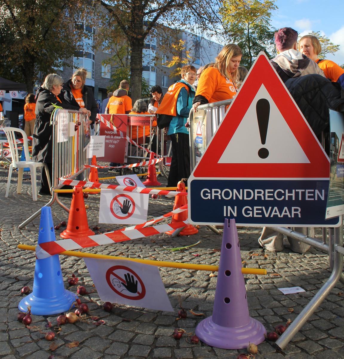 ‘Ajoinen in gevoor’: Aalstenaars vragen aandacht voor grondrechten