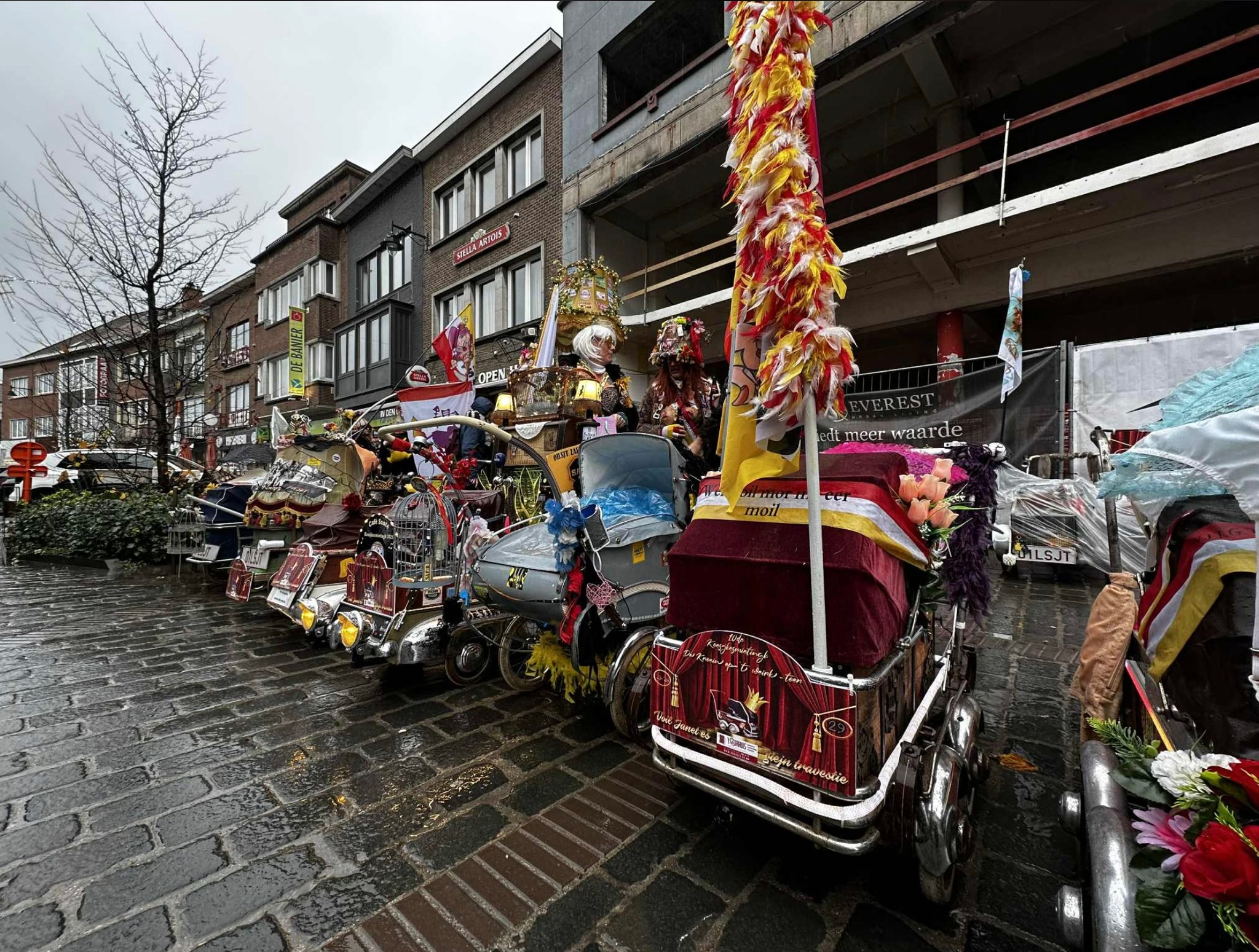 Voil Jeanetten kleuren de Aalsterse straten 🎭✨