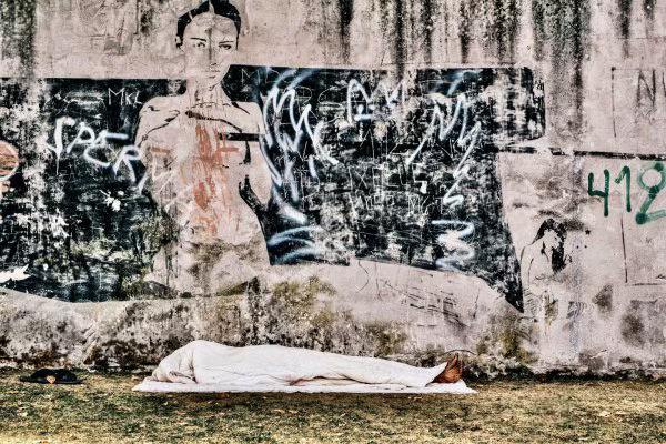 📸 Kwetsbare verhalen in beeld: pop-up expo van straathoekwerker Jelle Lanszweert in De Werf