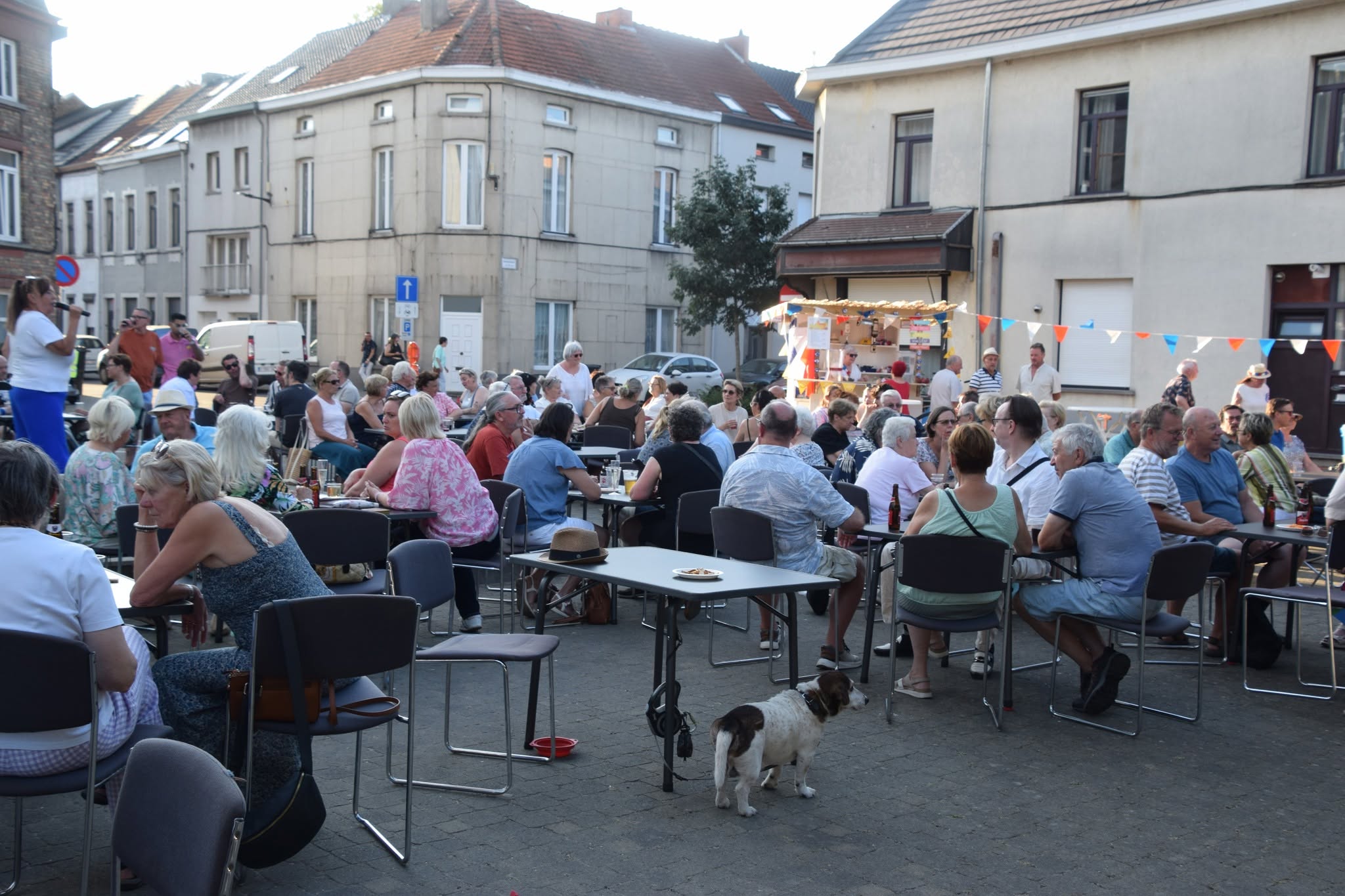 🇫🇷☀️ Franse avond zorgt voor Zuid-Franse sfeer aan Aalsterse watertoren 🇫🇷☀️