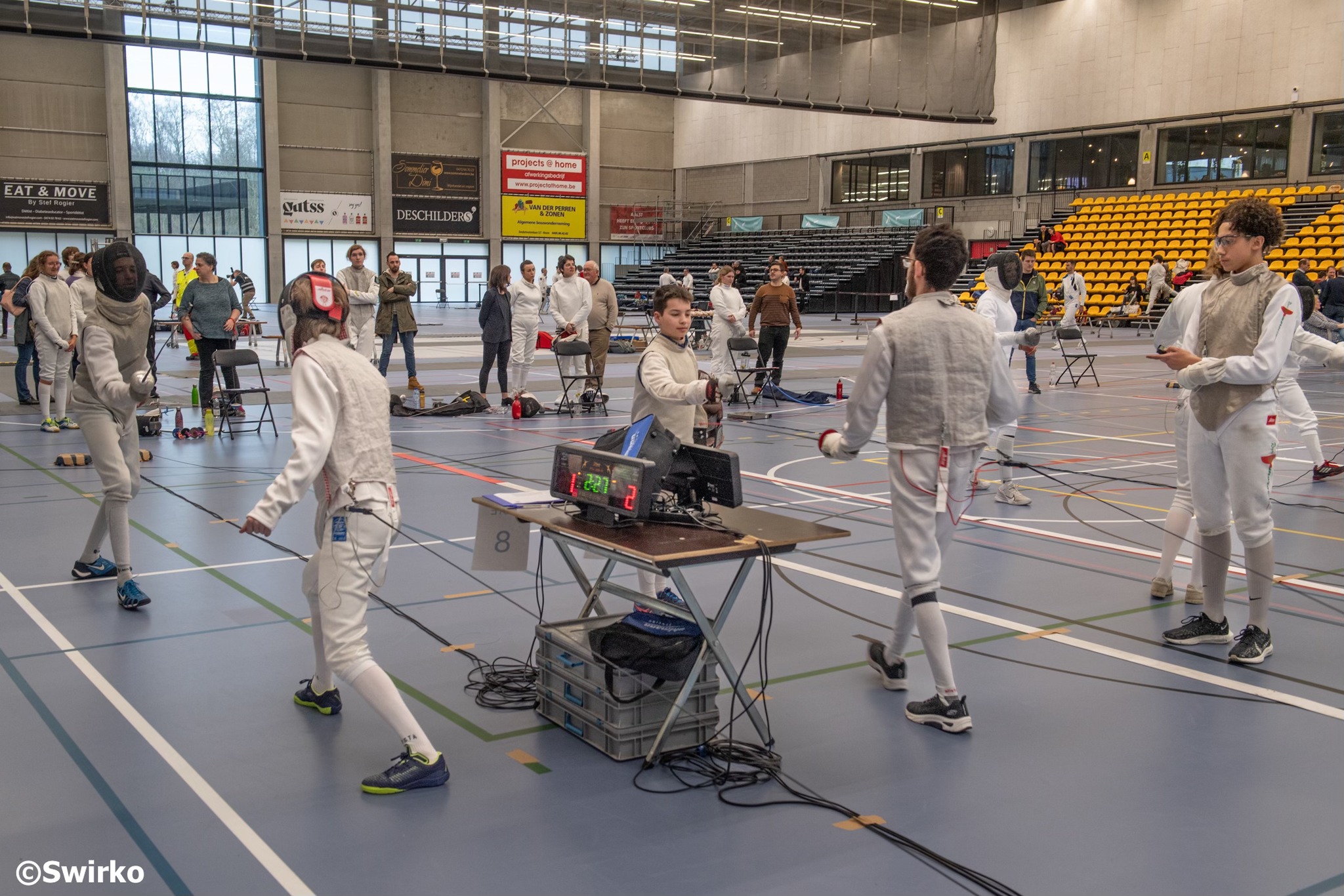 Scherma Aalst organiseerde zondag haar eerste succesvol tornooi in olympisch schermen voor de Vlaamse Schermbond VSB.