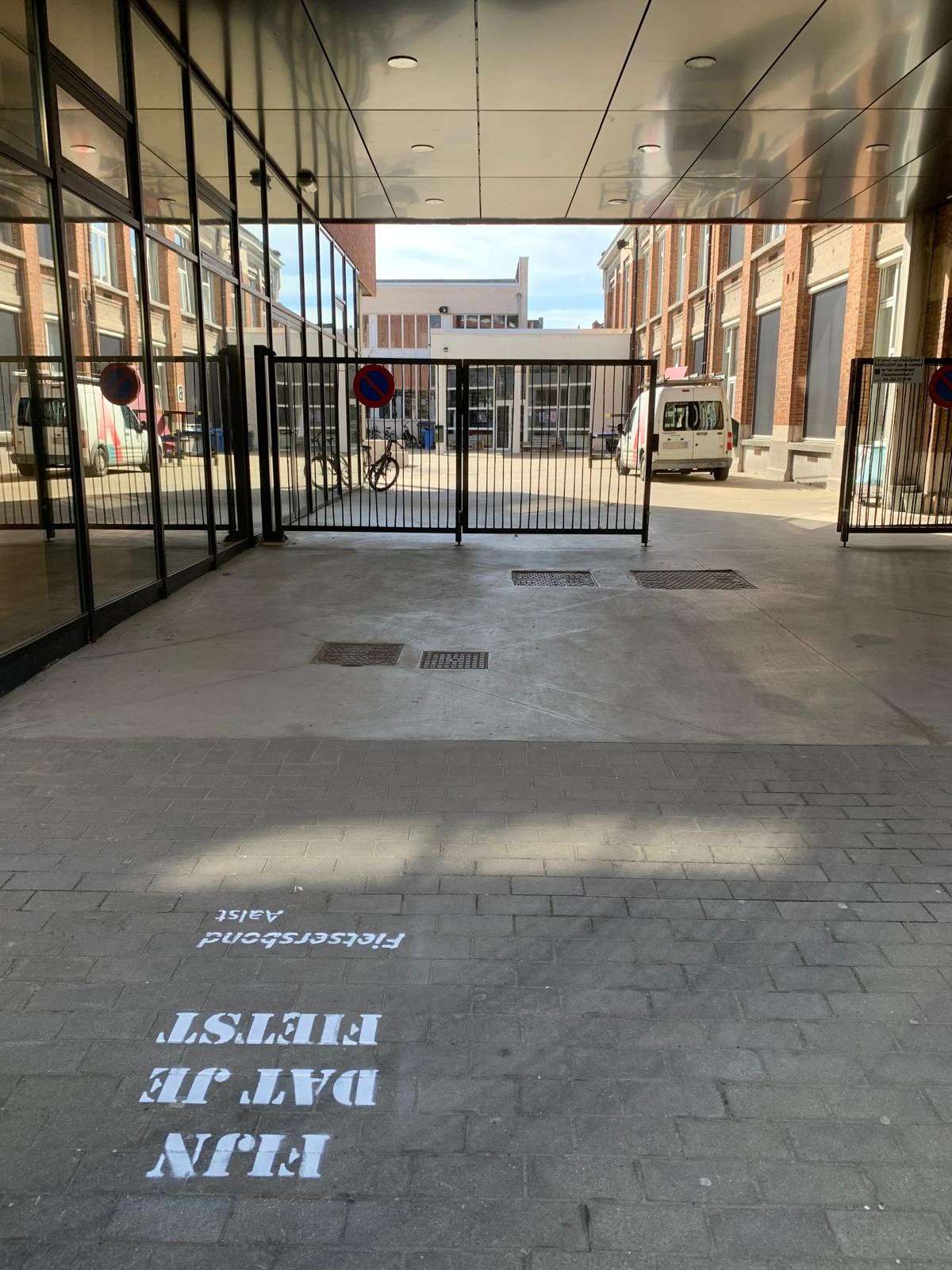 🚲 Op deze Nationale Applausdag voor Fietsers zet Vooruit Aalst en de Fietsersbond Aalst alle fietsers in de bloemetjes.