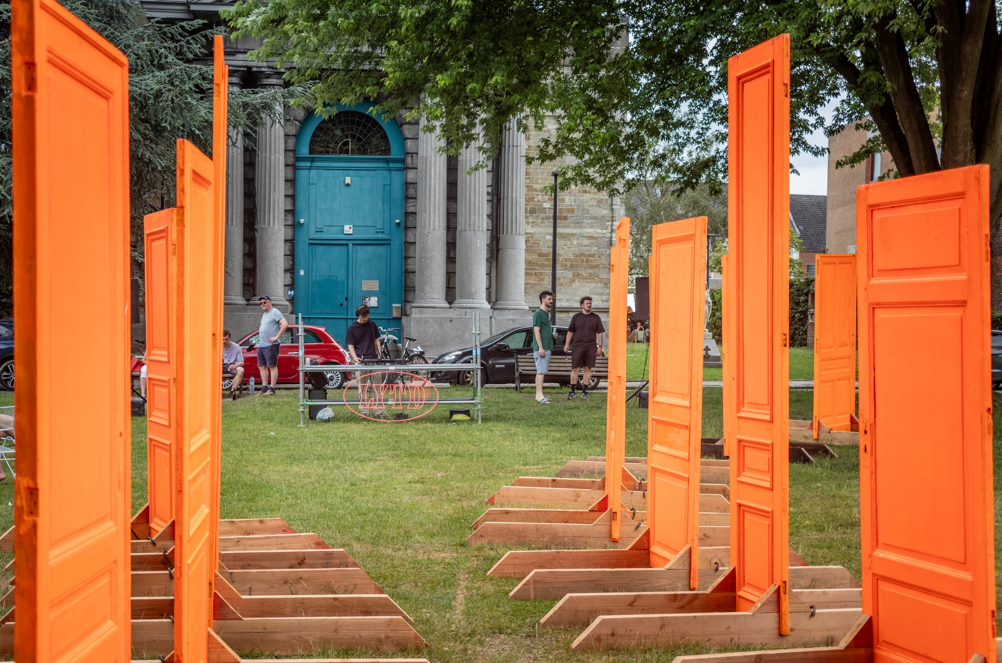 🚪🎨 'Open Doors' strijkt neer op het Begijnhof in Aalst