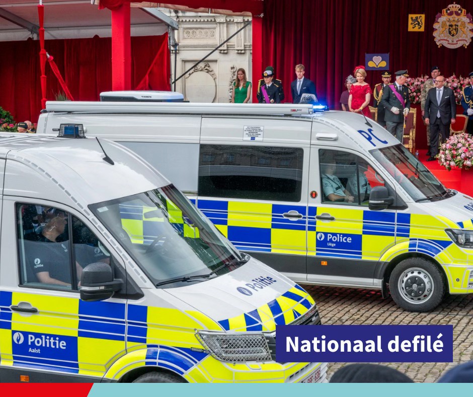 Politie Aalst : "Ons voertuig voor openbare ordehandhaving – een speciaal uitgerust troepentransport – mocht op de nationale feestdag meerijden in het defilé in Brussel! 🇧🇪