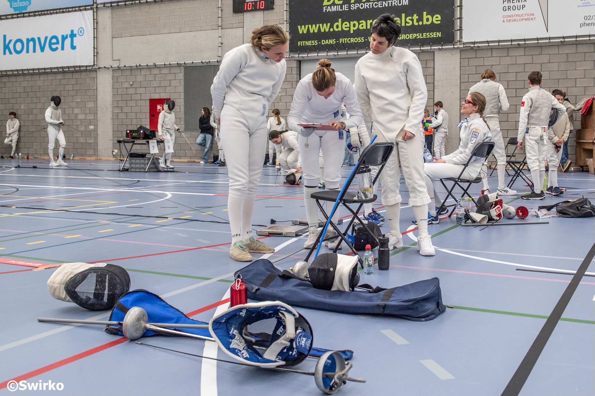 Scherma Aalst organiseerde zondag haar eerste succesvol tornooi in olympisch schermen voor de Vlaamse Schermbond VSB.