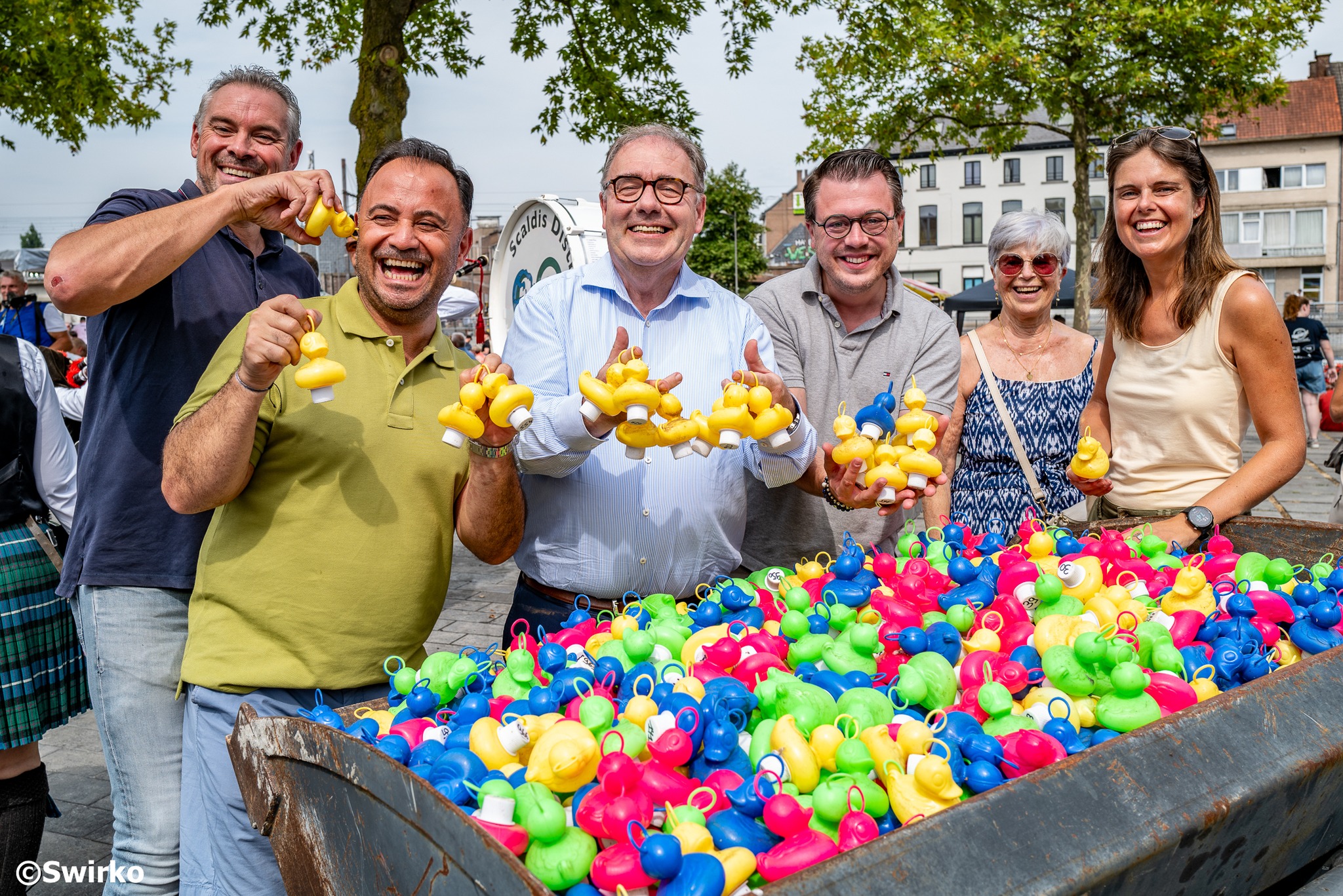 Eendjesrace van AKV Pertotal lokt opnieuw heel wat volk naar Werfplein