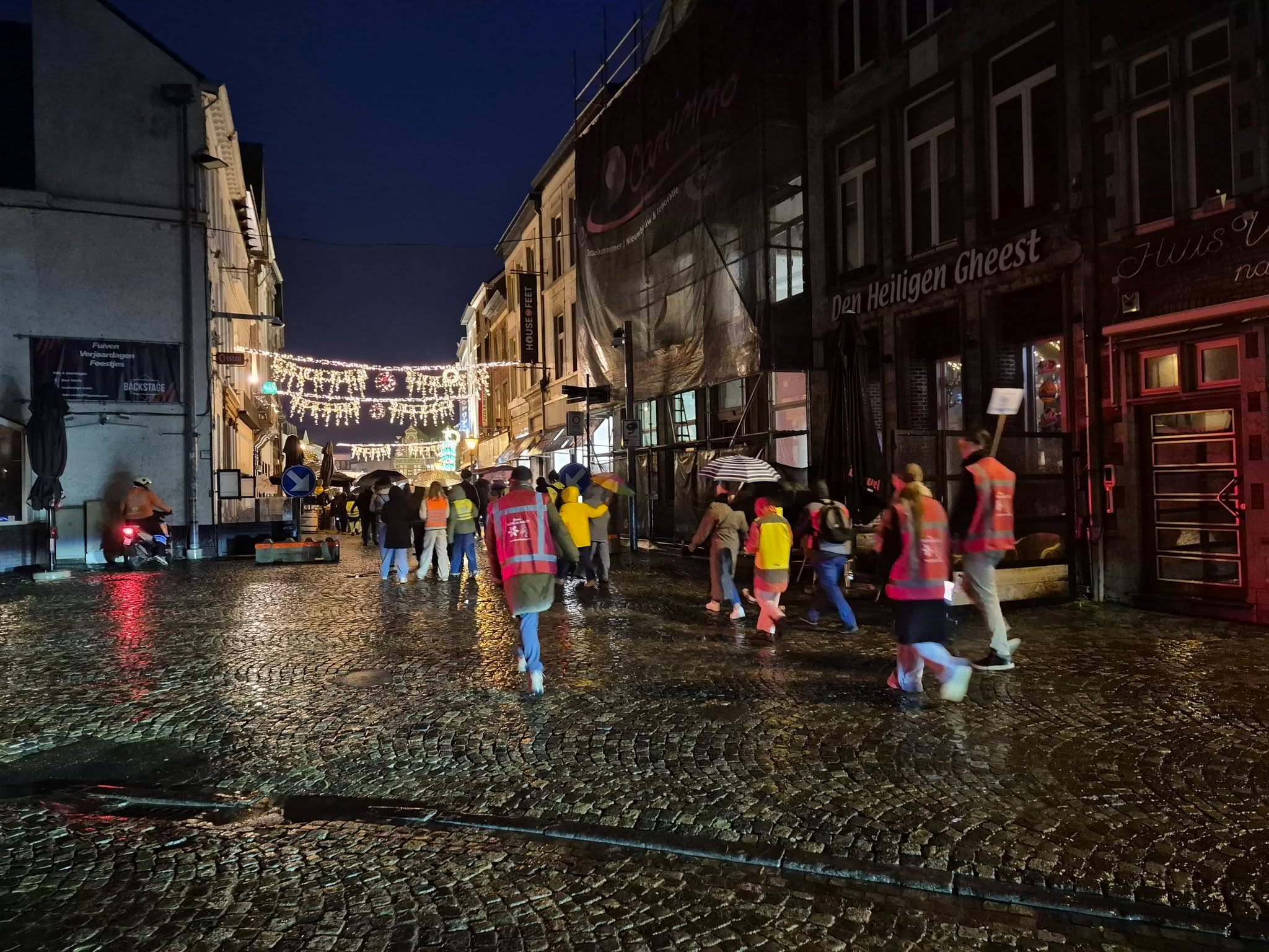Adventstocht in Aalst brengt boodschap van licht en vrede ✨