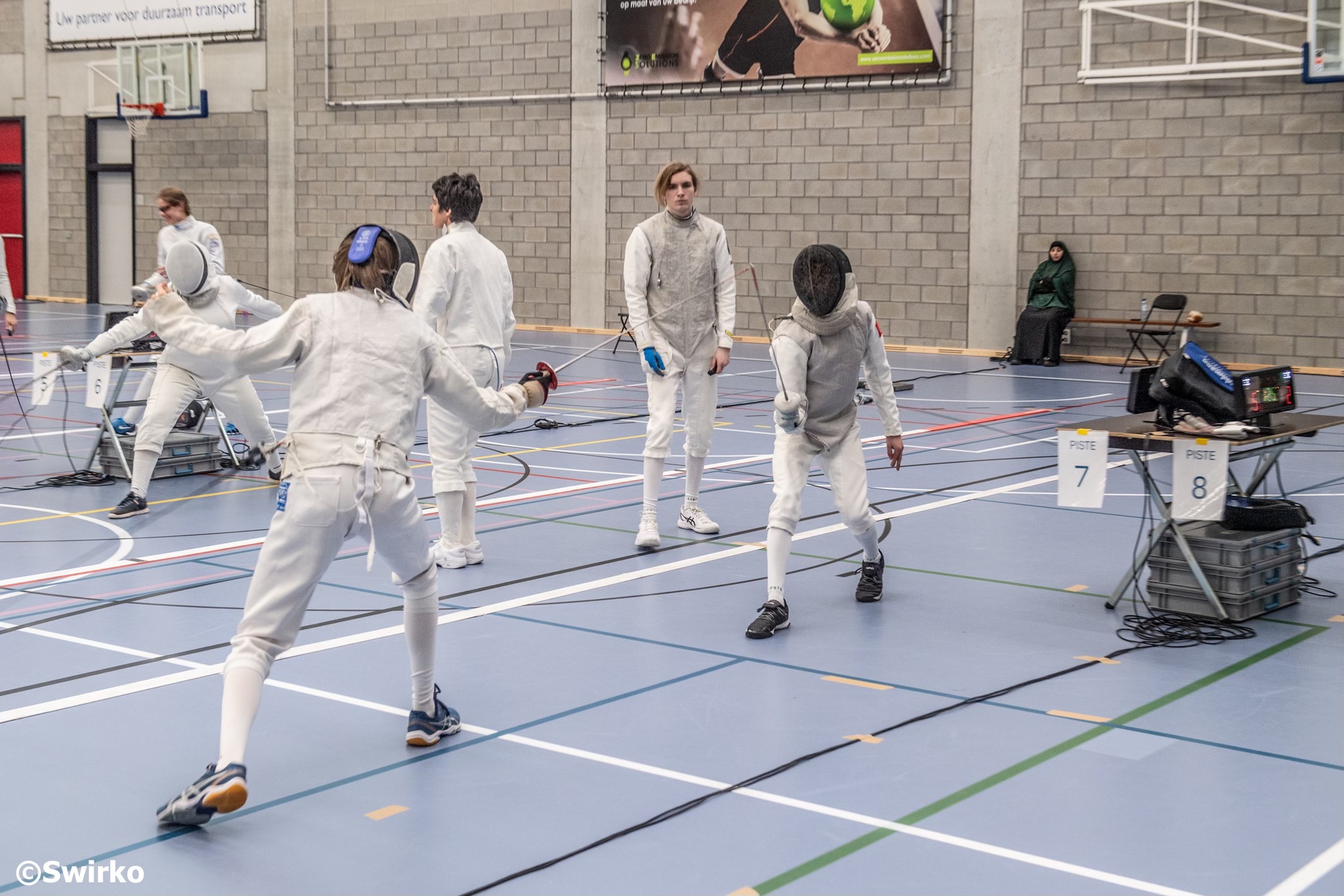 Scherma Aalst organiseerde zondag haar eerste succesvol tornooi in olympisch schermen voor de Vlaamse Schermbond VSB.