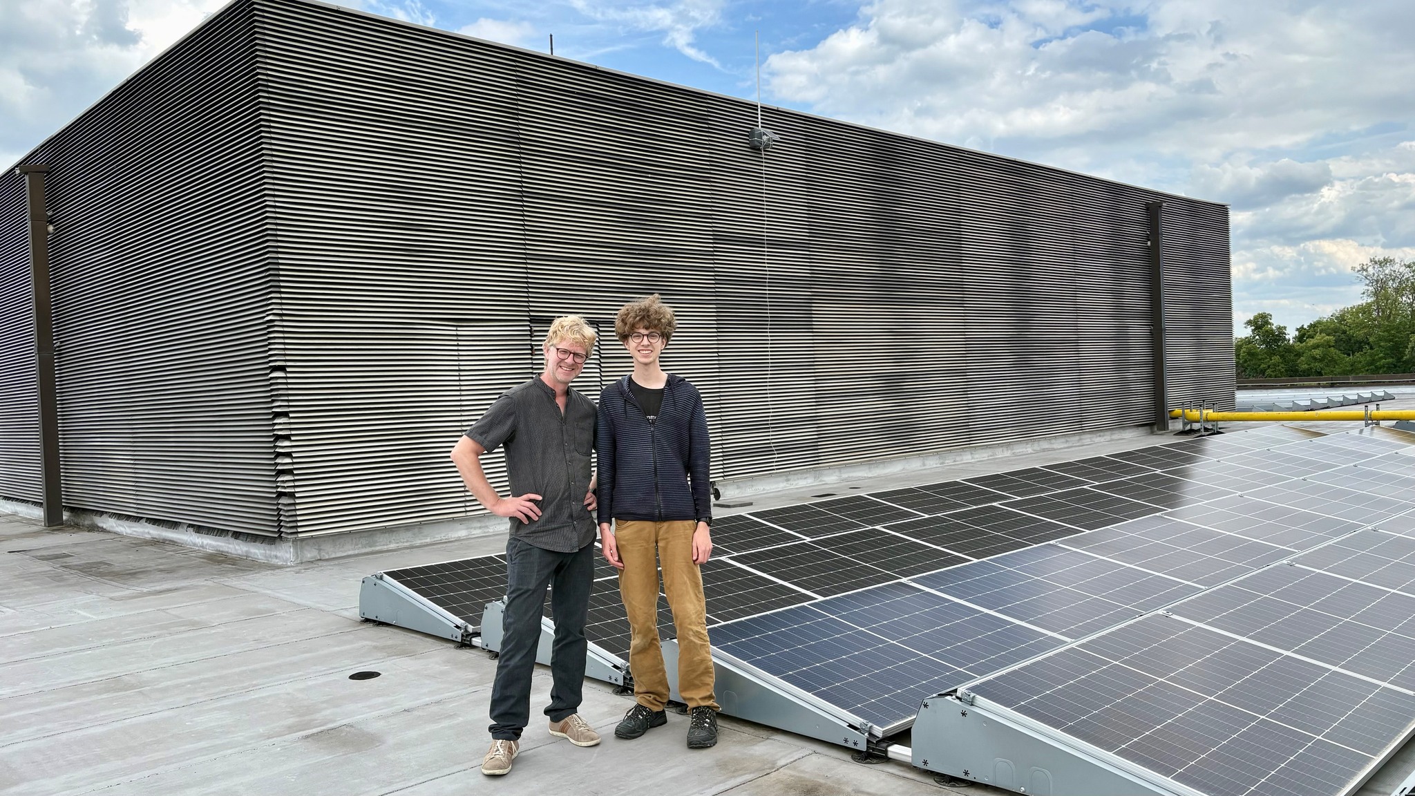 🚀 Wat als het internet uitvalt? Eerstejaars Elektromechanica neemt initiatief voor onafhankelijk communicatienetwerk op campus Odisee Aalst 📡