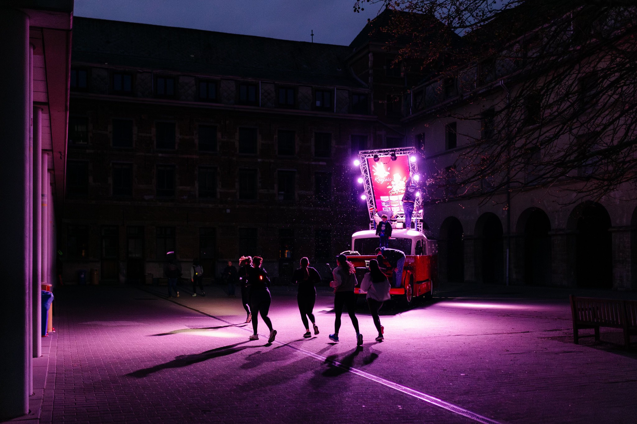 🏃‍♂️🌃 Recordeditie voor AZORG City Nightrun Aalst: 2.000 deelnemers beleven unieke nachtloop