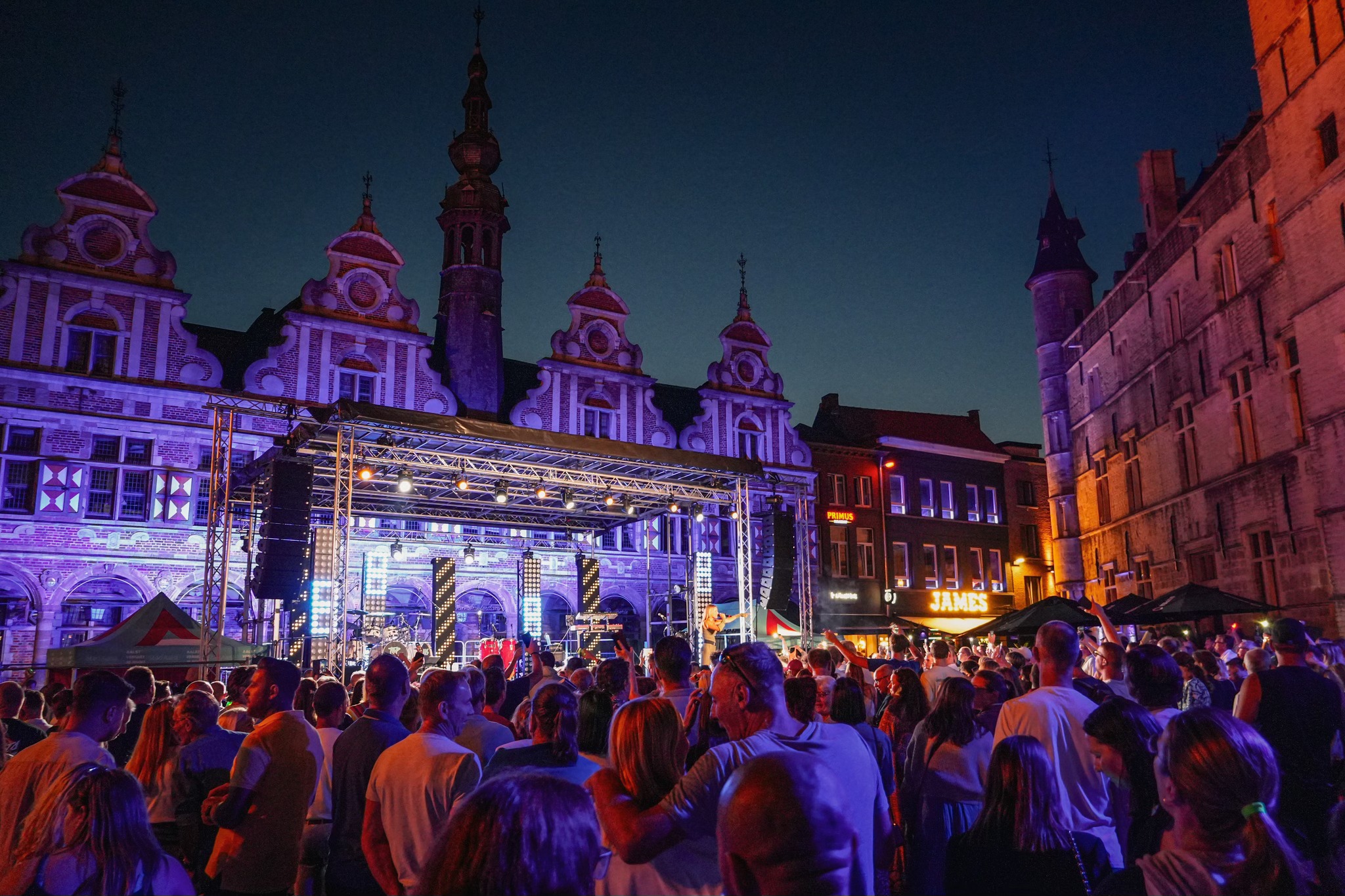 🎉 Wat een avond op de Grote Markt! 💛🖤