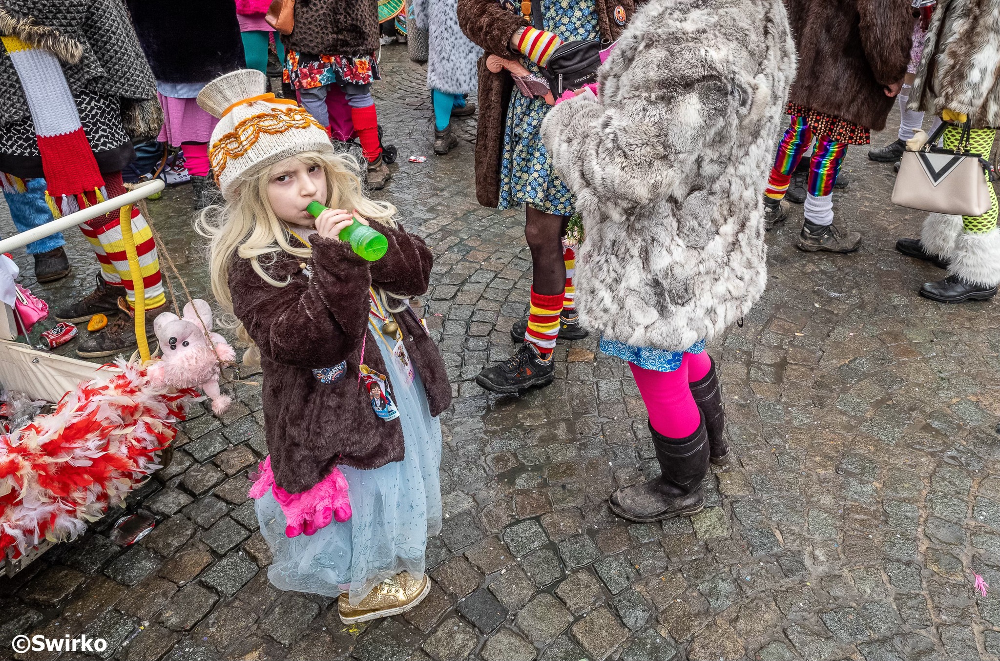 Traditie leeft: Voil Jeanetten domineren laatste carnavalsdag 🎭