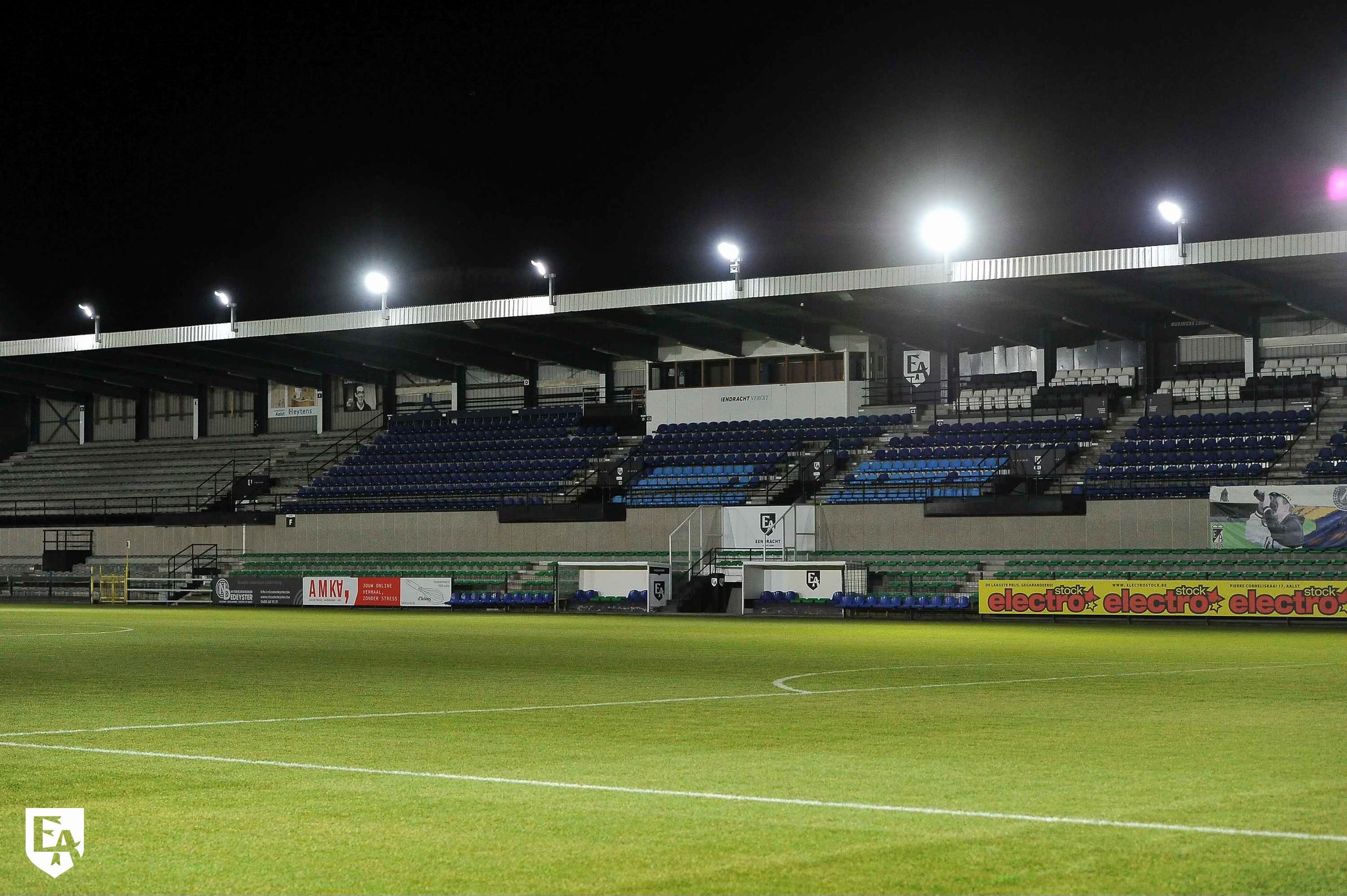 💡 En toen was er licht in het Pierre Cornelisstadion⚽!