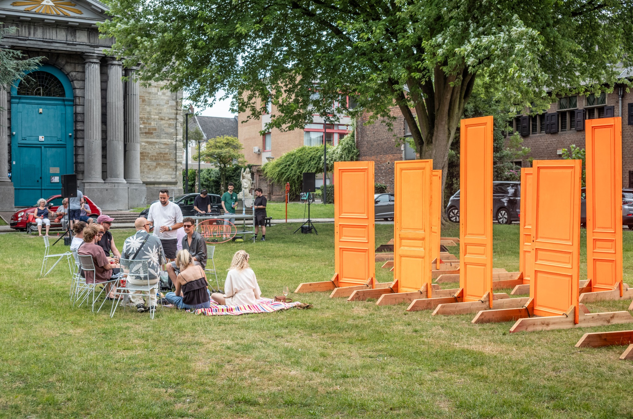 🚪🎨 'Open Doors' strijkt neer op het Begijnhof in Aalst