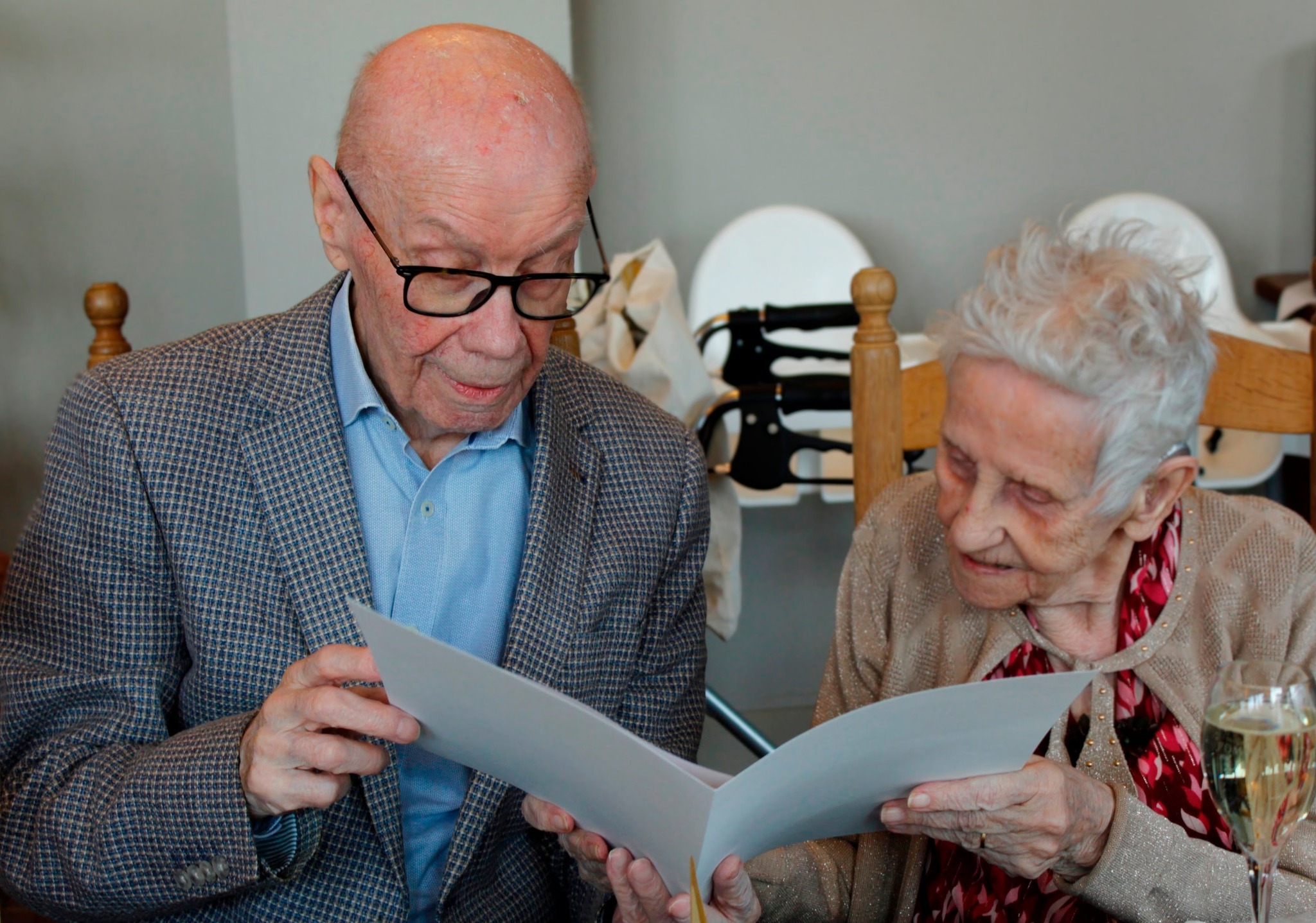 🎉 Raf en Suzanne vieren platina jubileum in De Kastanjevesten! 💍✨
