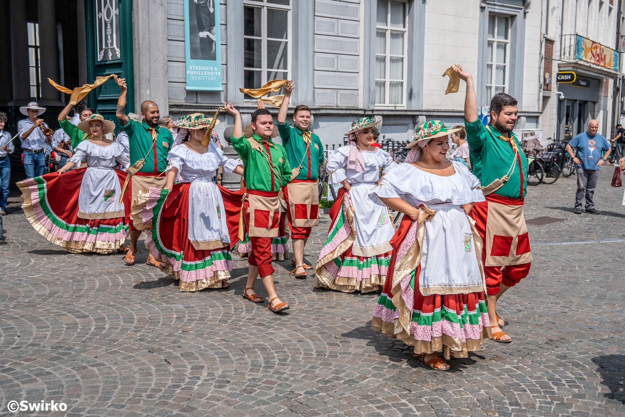 🌍✨ Aalst danst op het ritme van de wereld! ✨🌍