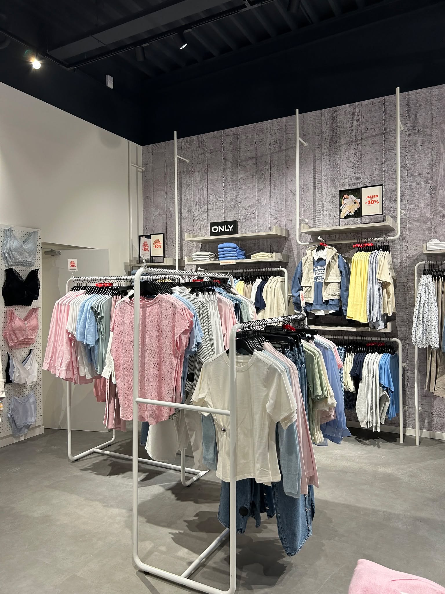 👖🛍️ ZEB verhuist allereerste winkel in Aalst naar nieuwe locatie