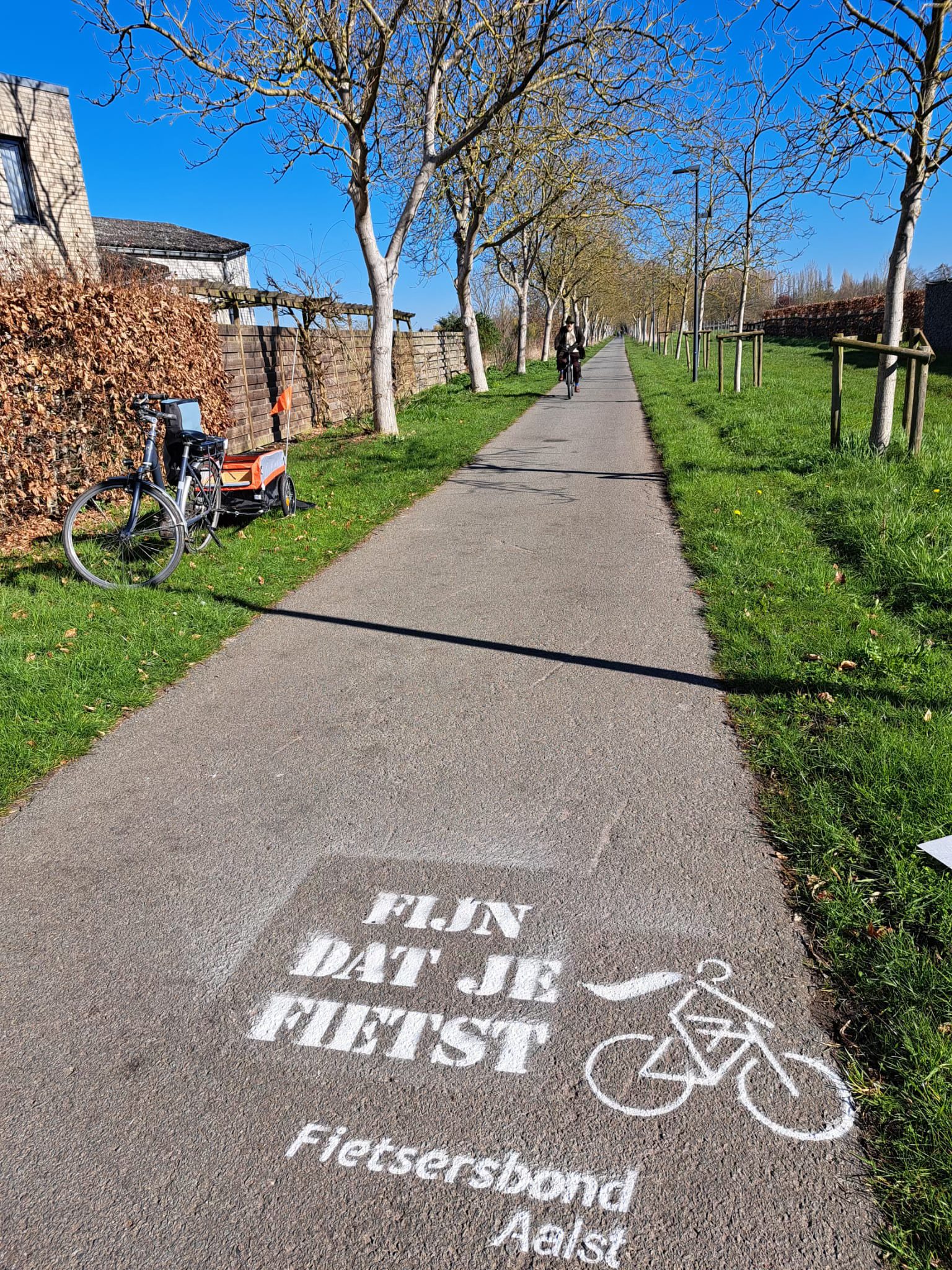🚲 Op deze Nationale Applausdag voor Fietsers zet Vooruit Aalst en de Fietsersbond Aalst alle fietsers in de bloemetjes.