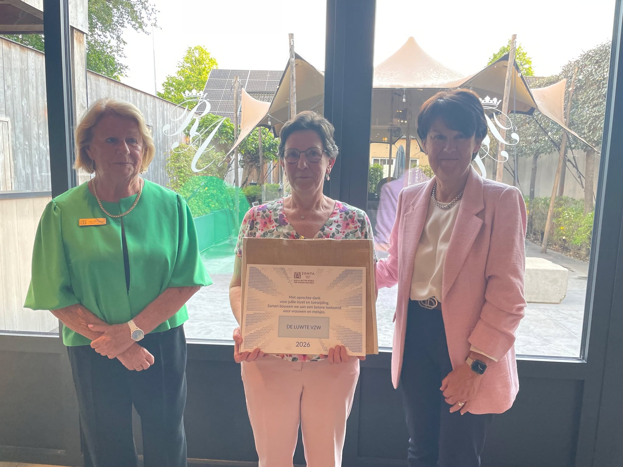💛 Warm engagement van Zonta Aalst vertaalt zich in steun voor 13 lokale goede doelen 💛