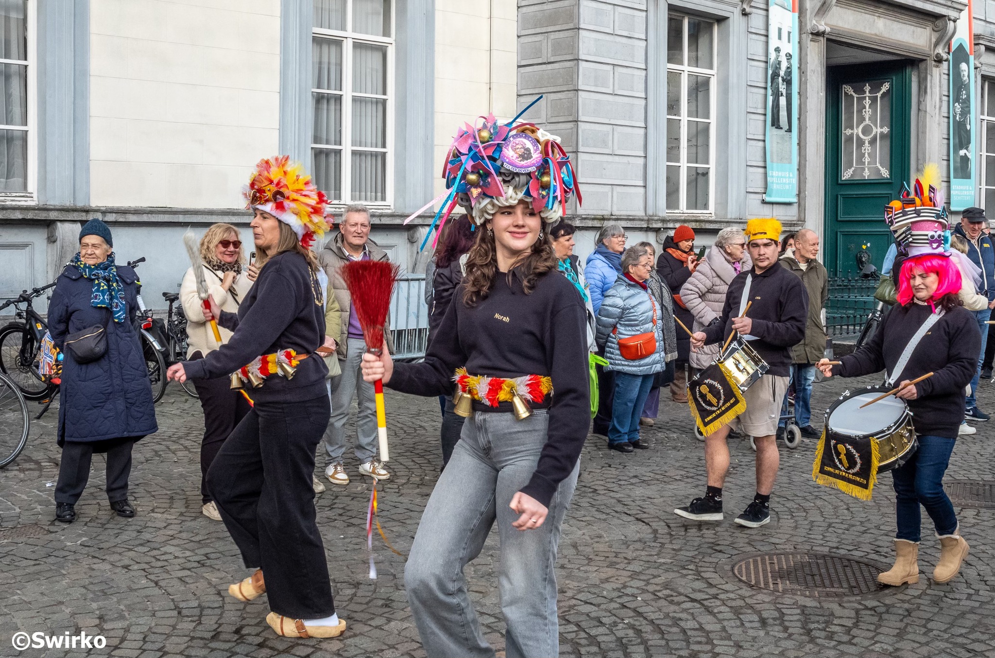 De Aalsterse Gilles zetten Aalst meteen in carnavalsmodus 🎉