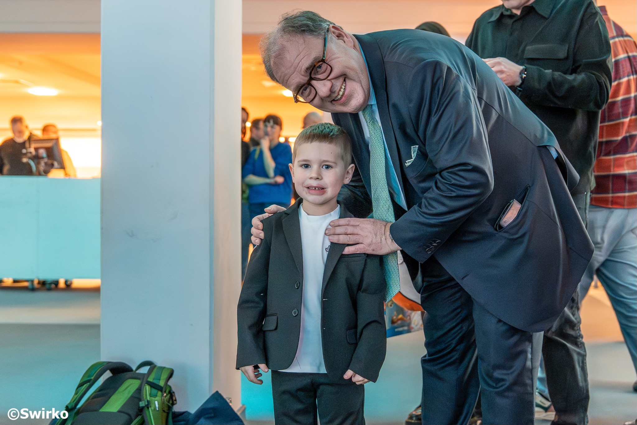 🎭 Filmmaker Nicolas Keppens ontwerpt carnavalsaffiche 2026 – De Gilles zorgen voor de verbrandingspop 🔥